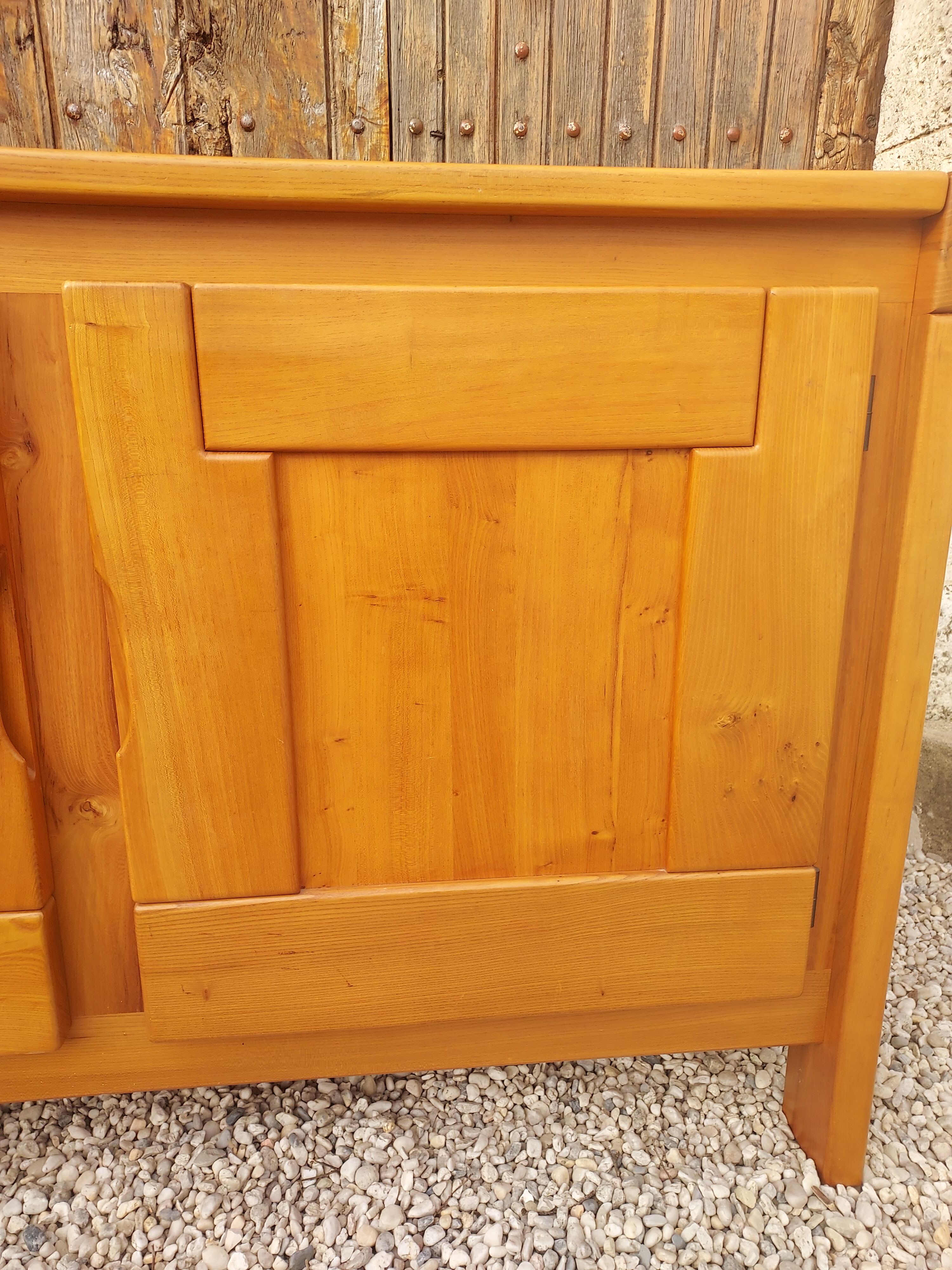 Enfilade in 2 parts house regain