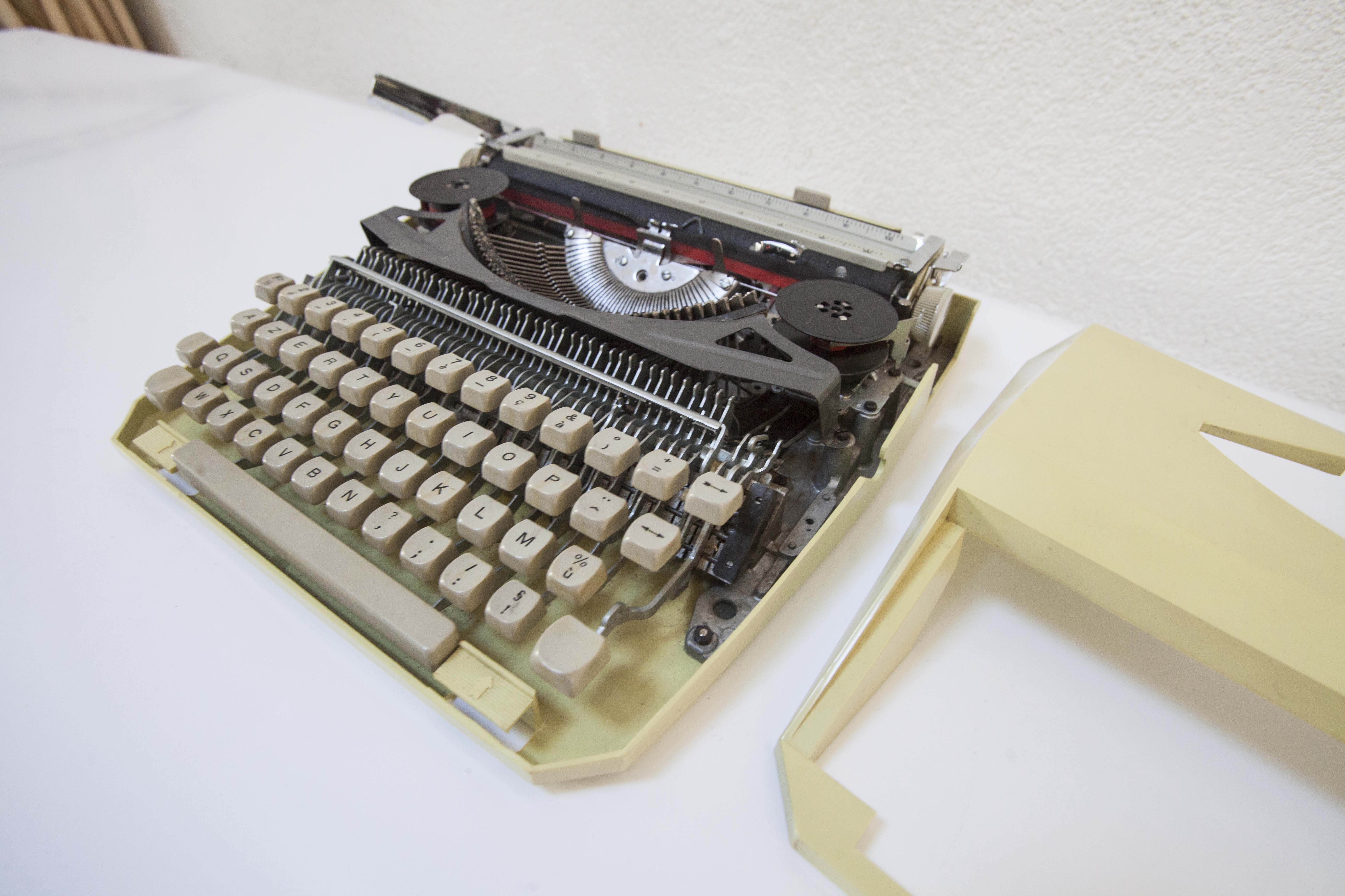Mercedes character typewriter elite 1969