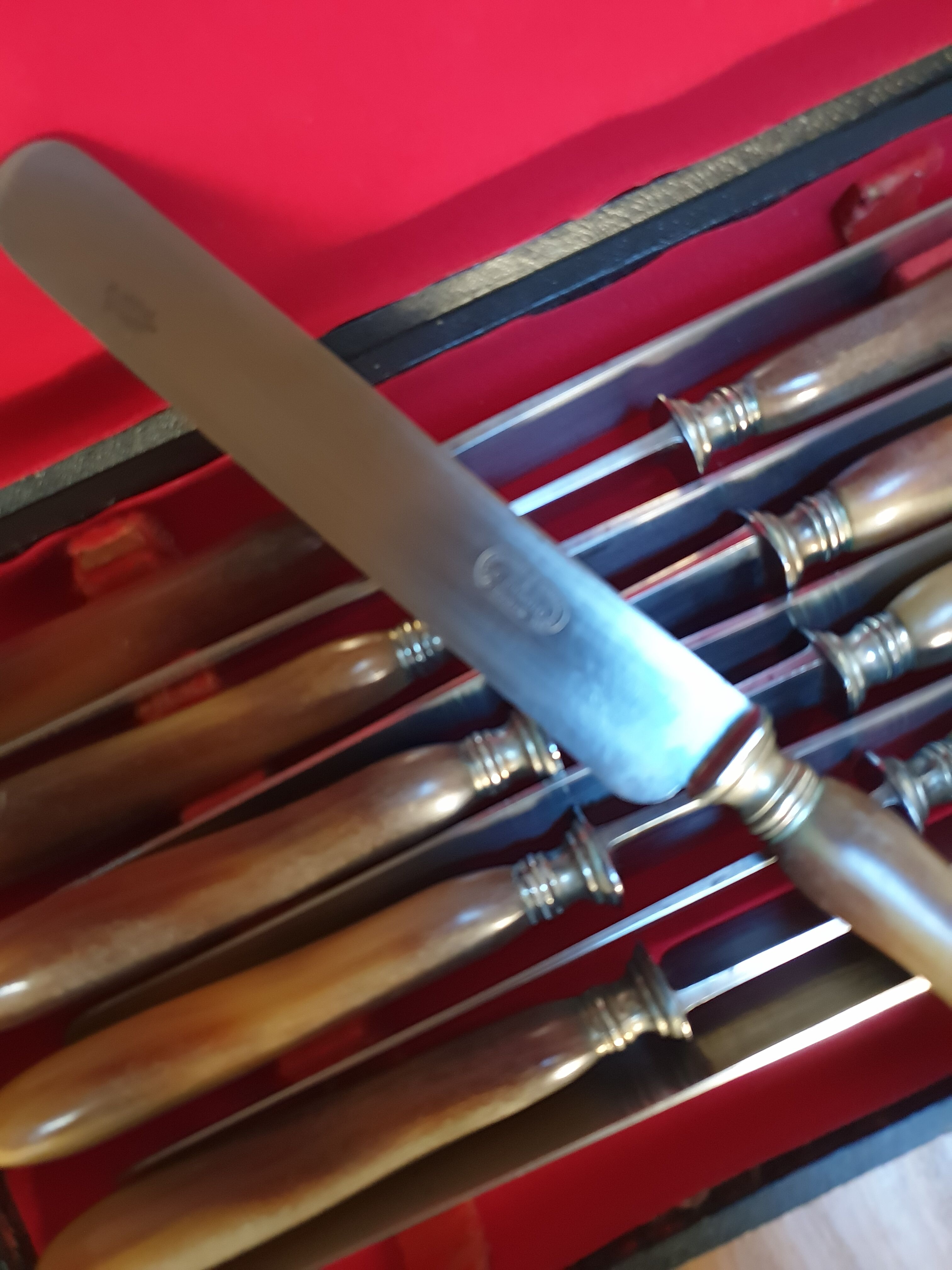 Set of 22 horn handle knives