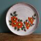 Assiette murale décorative artisanale motif fleur Vallauris