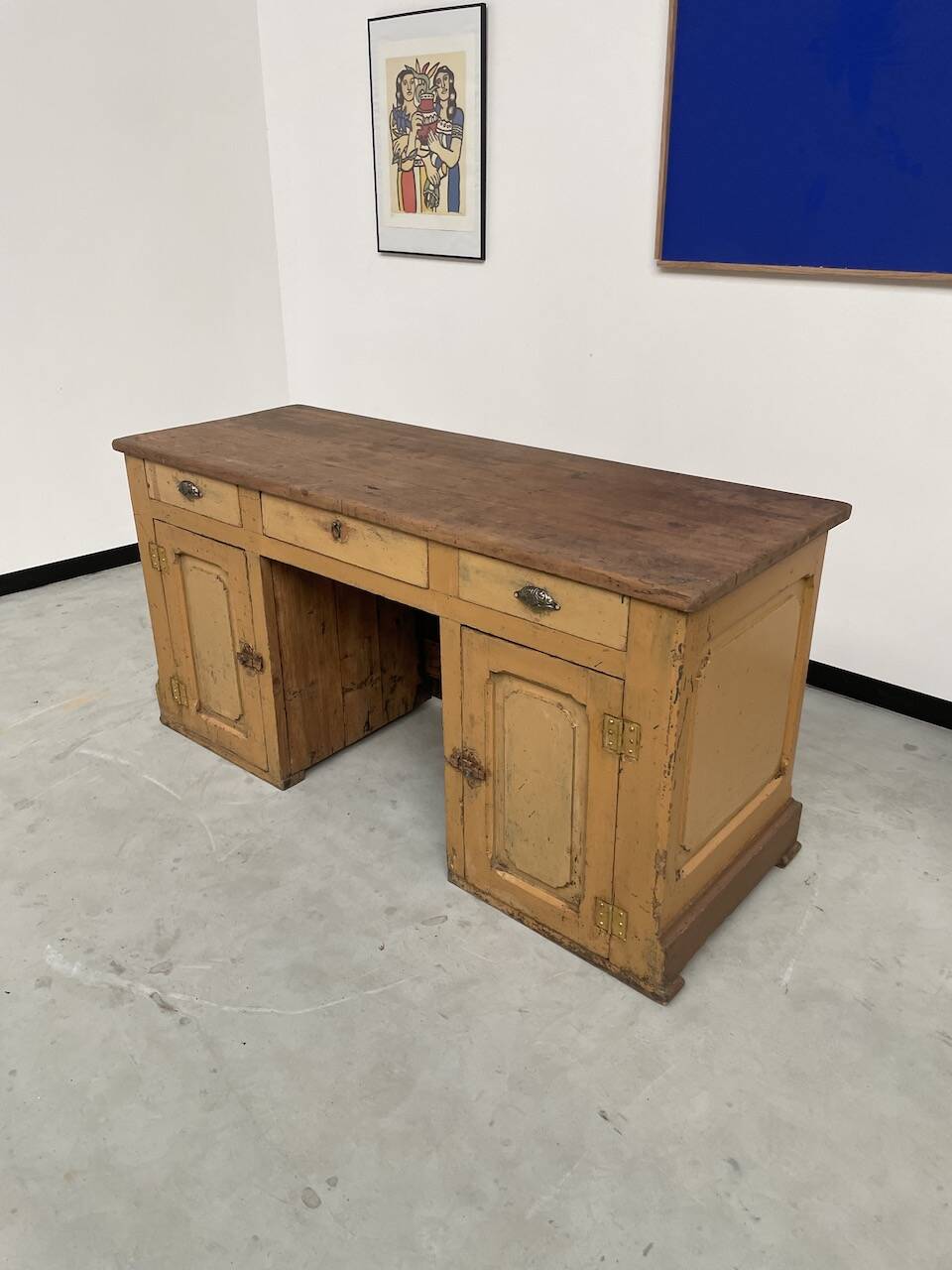 Yellow patina commercial counter from the 50s