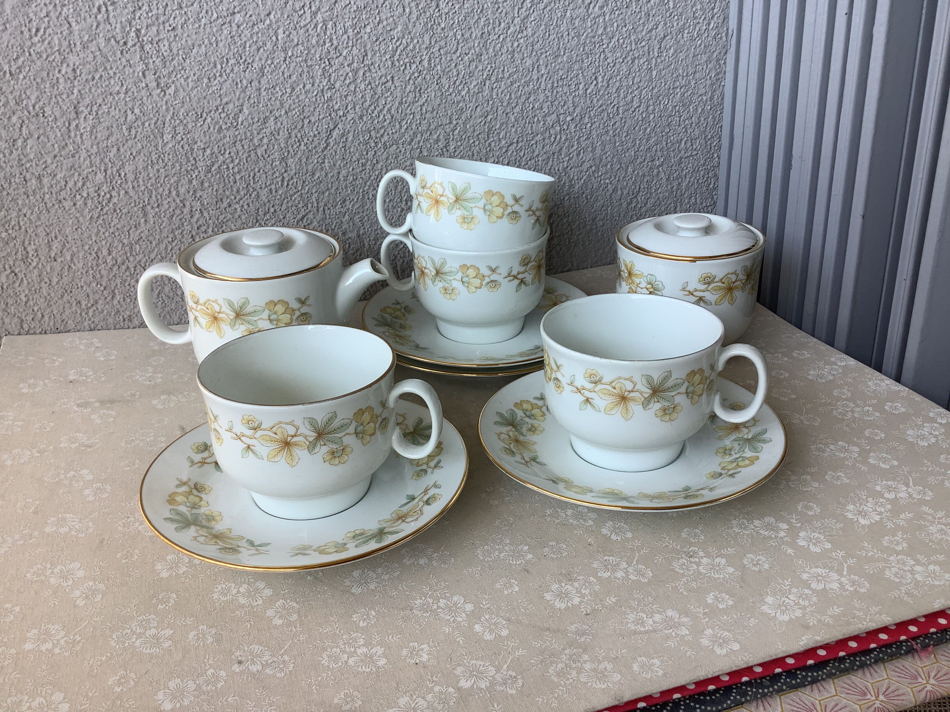 Mini Tasse à Thé Porcelaine 85g Avec Soucoupe - Motif Citron Papillon Bord Doré