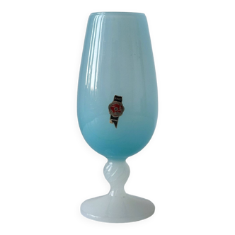 Vase bleu opaline