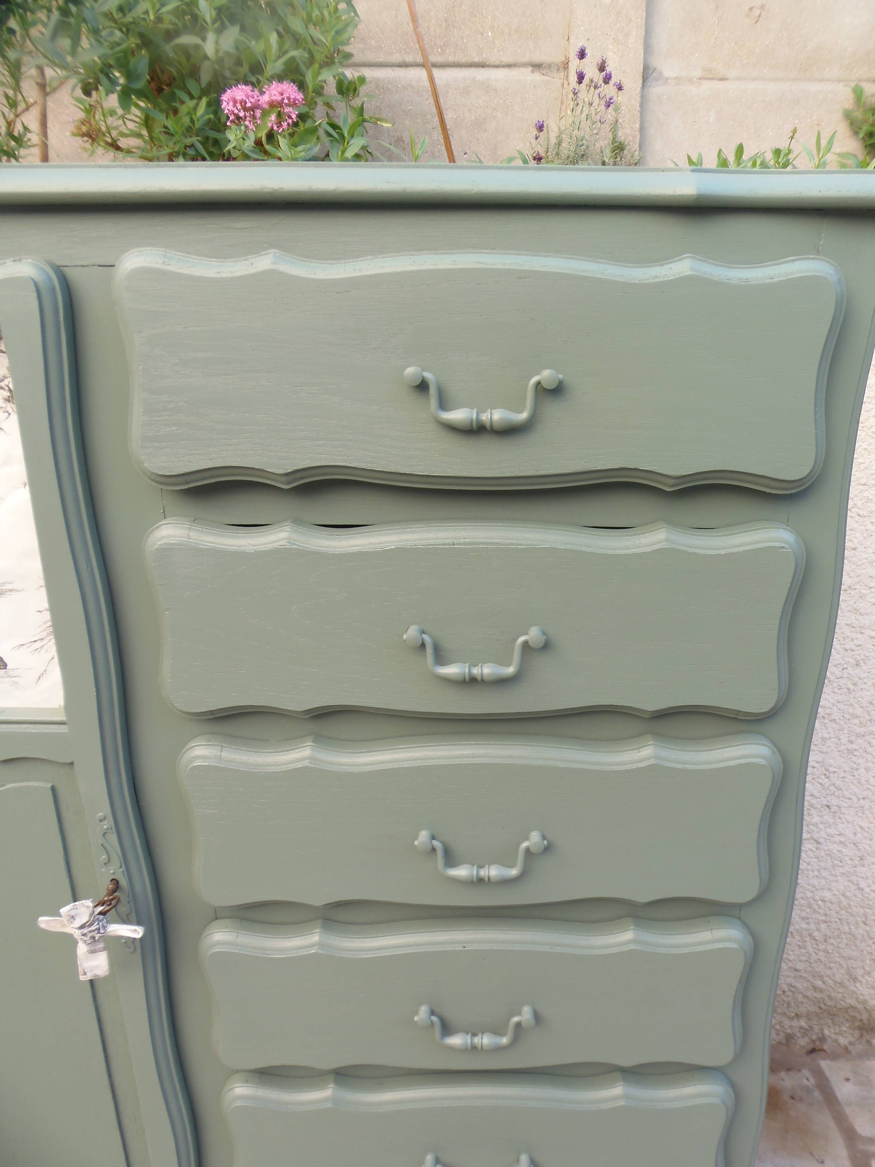Armoire ancienne Green Smoke – Toile de Jouy .