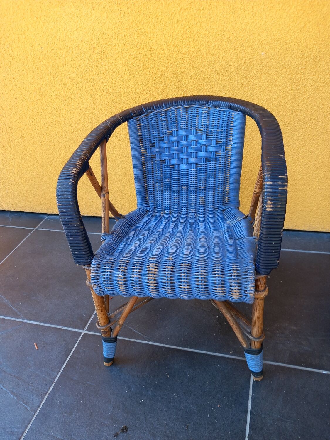Doll chair