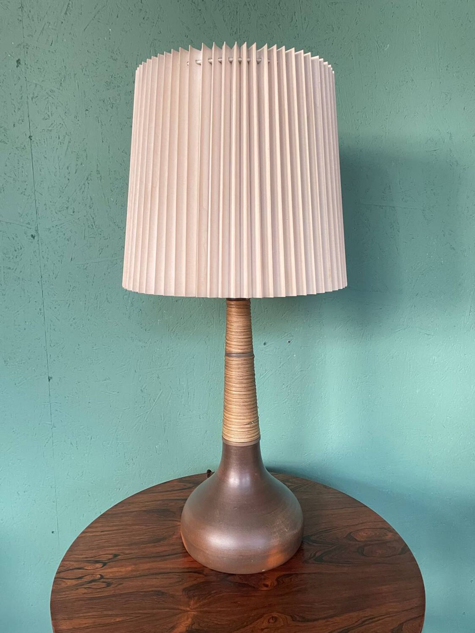 Herman A. Kähler pour la lampe de table en céramique Le Klint