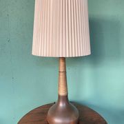 Herman A. Kähler pour la lampe de table en céramique Le Klint