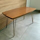 Table basse vintage 1960 Formica teck et pieds laiton