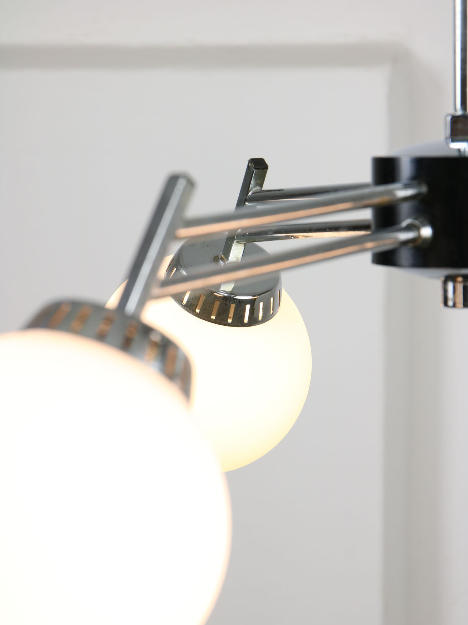 Lustre italien à 3 bras chromé et opaline