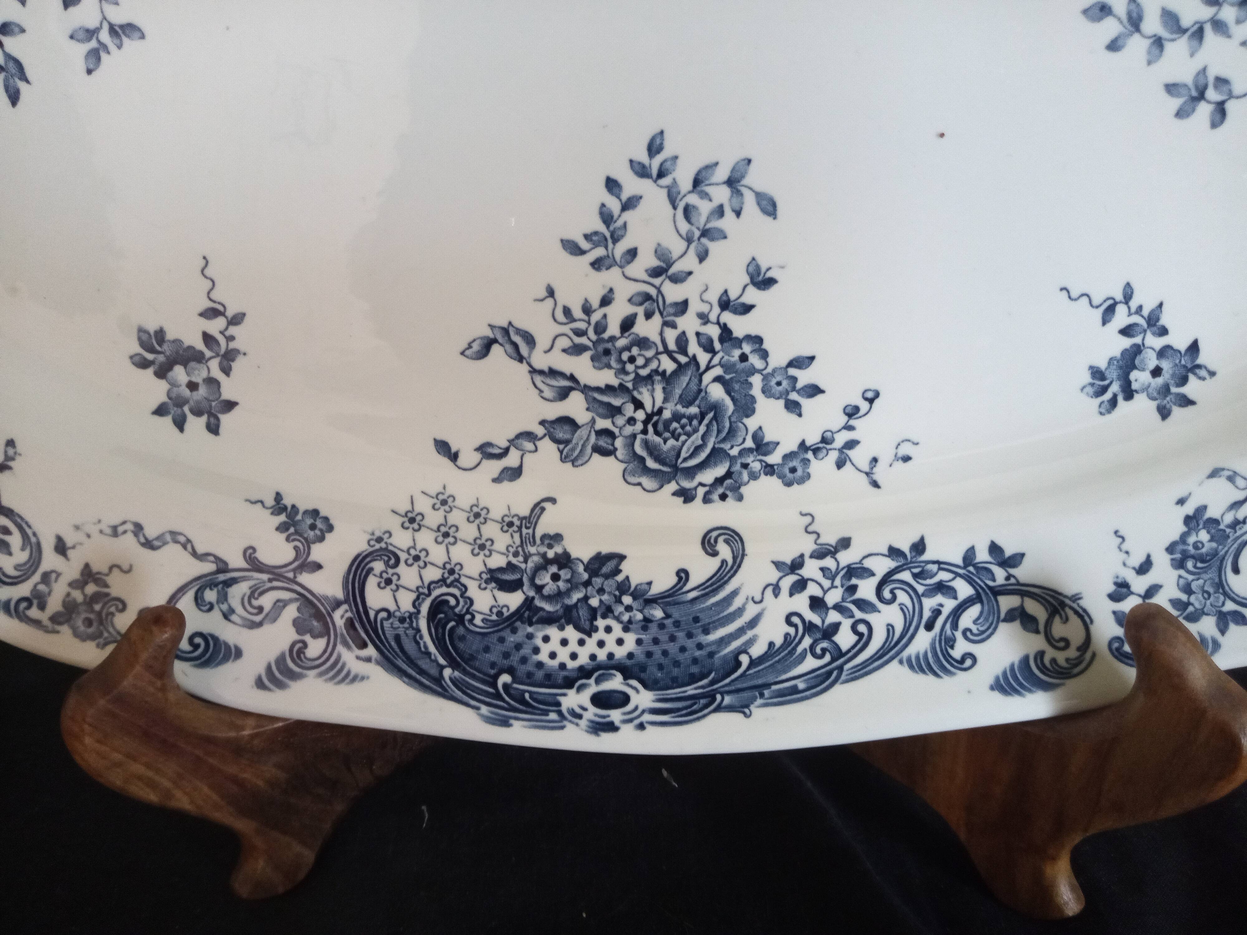 Plat de forme ovale en porcelaine Villeroy & Boch, modèle "Valeria"