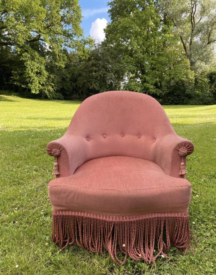 Pink toad armchair