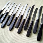 Box of 12 vintage table knives in stainless steel and brown bakelite