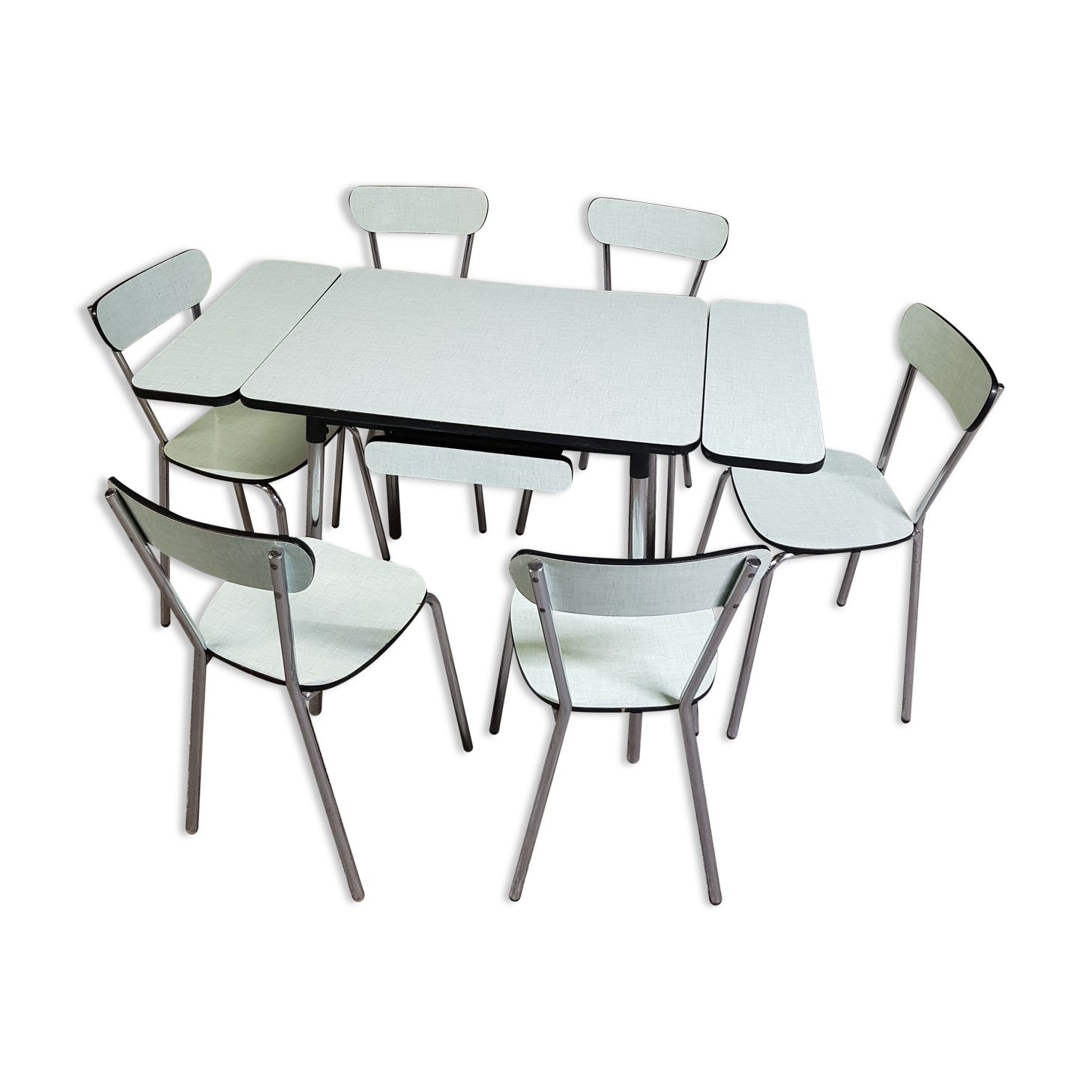 Table and chairs in mint green formica