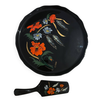 Dish with pie server