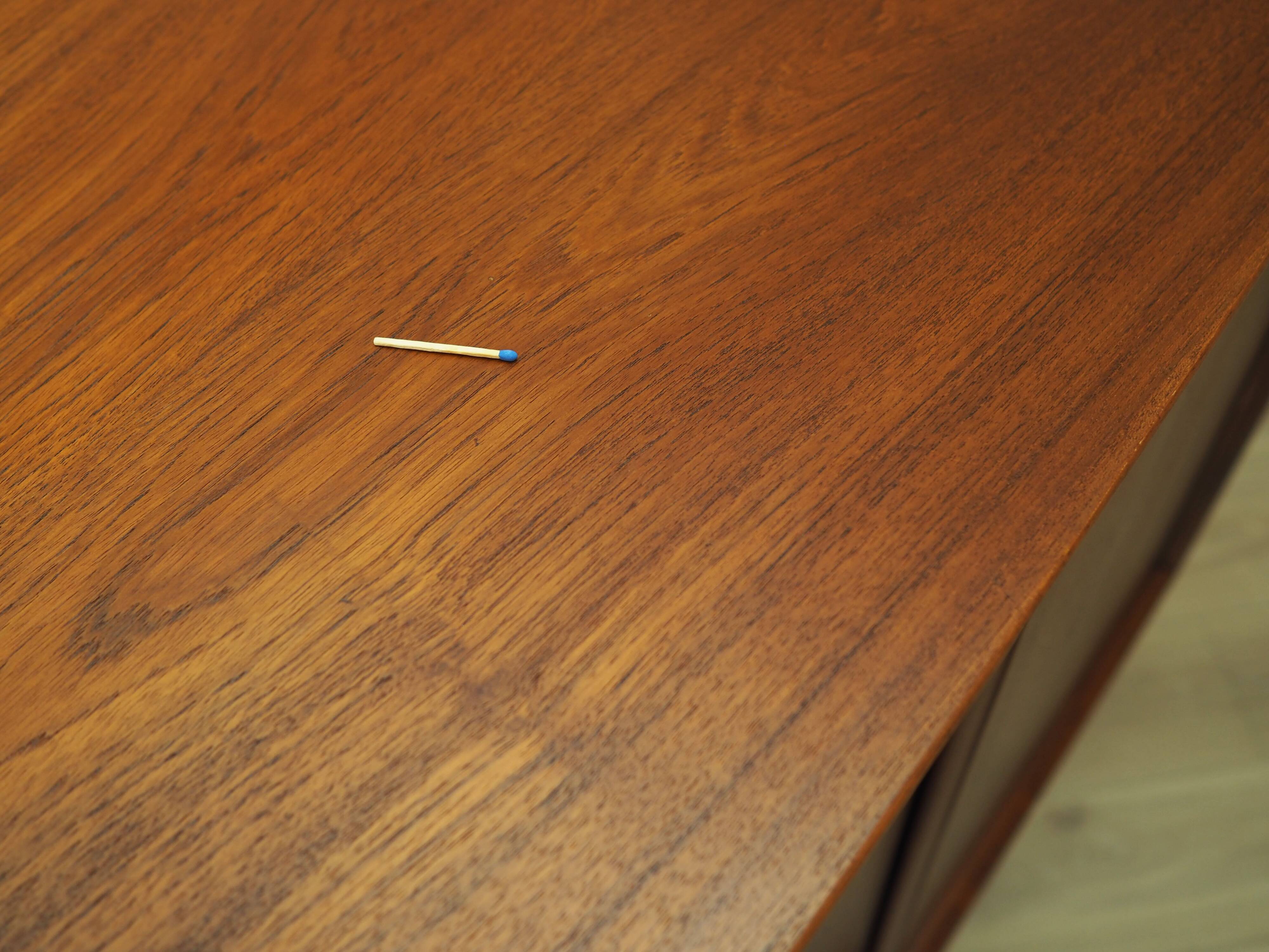 Buffet haut en teck, design danois, années 1970, fabricant : Omann Jun