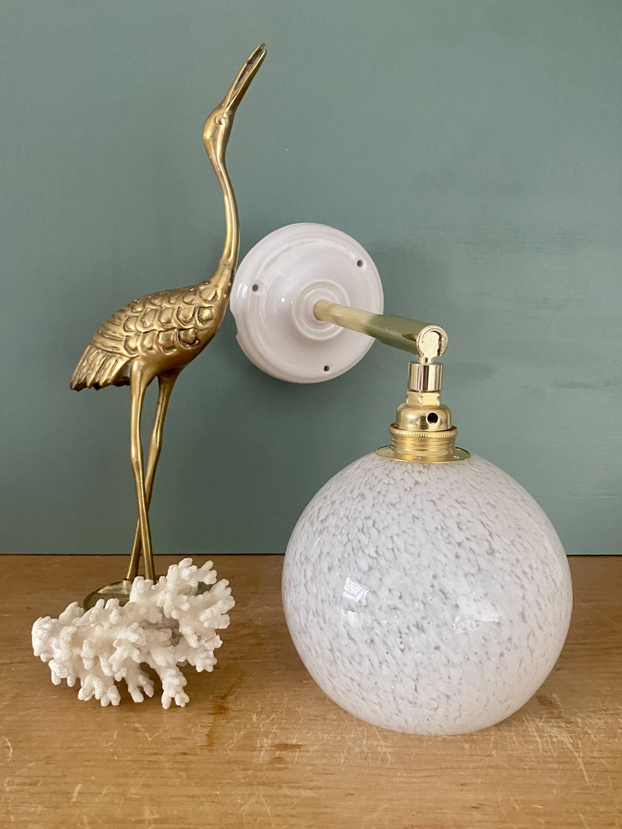 Applique globe vintage en verre de Clichy blanc