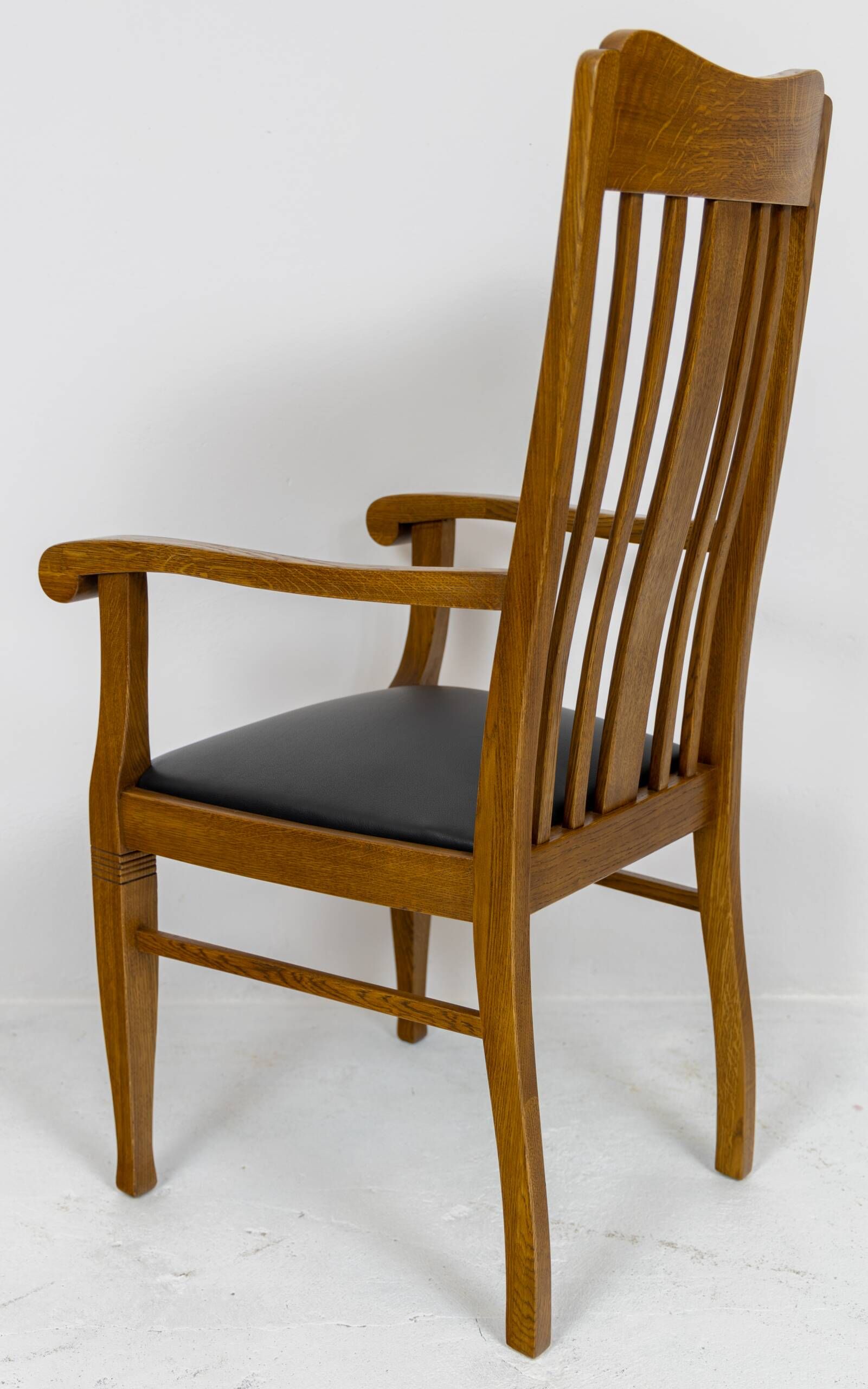 Set of 6 Art Nouveau chairs and armchairs in oak and leather.