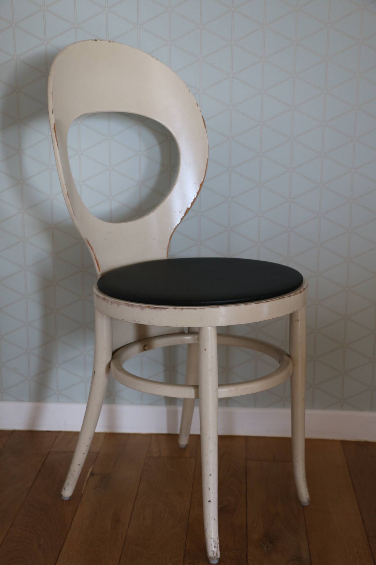 Chaise baumann mouette blanche skaï noir