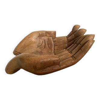 Empty pocket for carved wooden hands