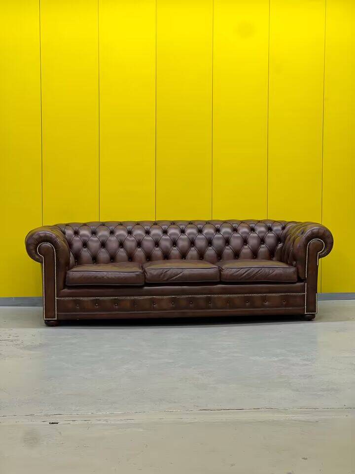 Original English Chesterfield 3-Seater Sofa – Handcrafted Brown Leather