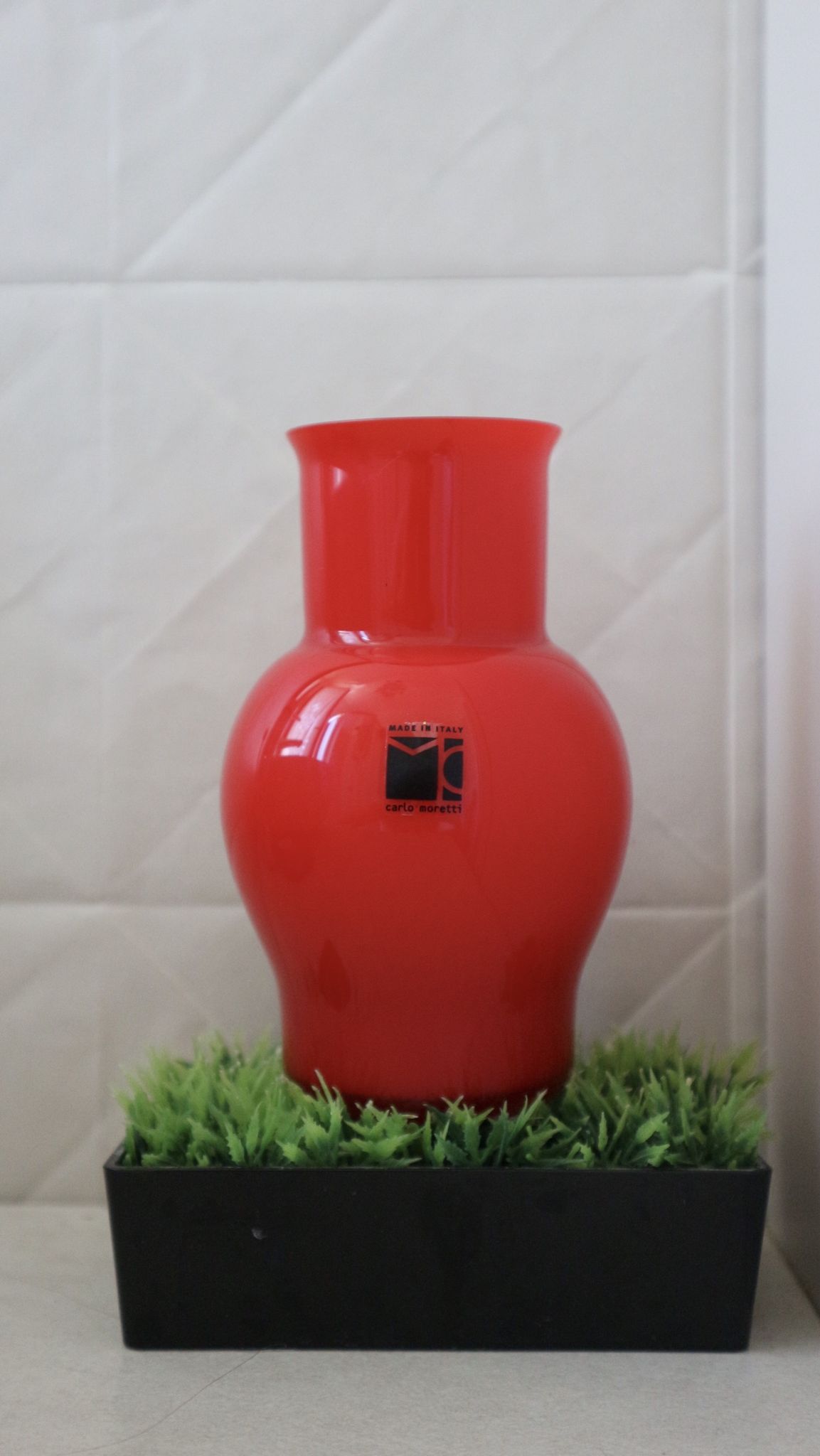Red Murano glass vase in white shirt ( incamiciato ) , Made in Italy Moretti