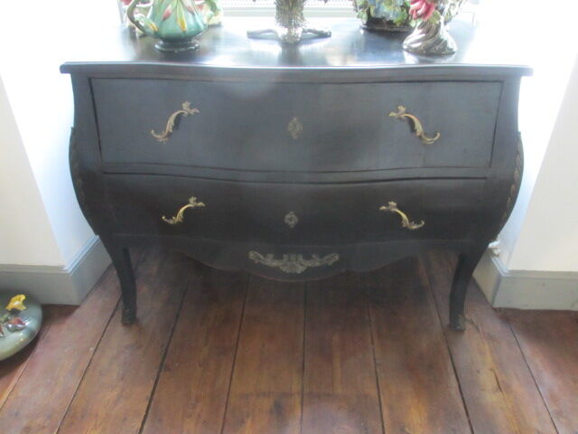Black curved baroque chest of drawers Louis XV style