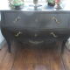 Commode baroque galbée noire style Louis XV