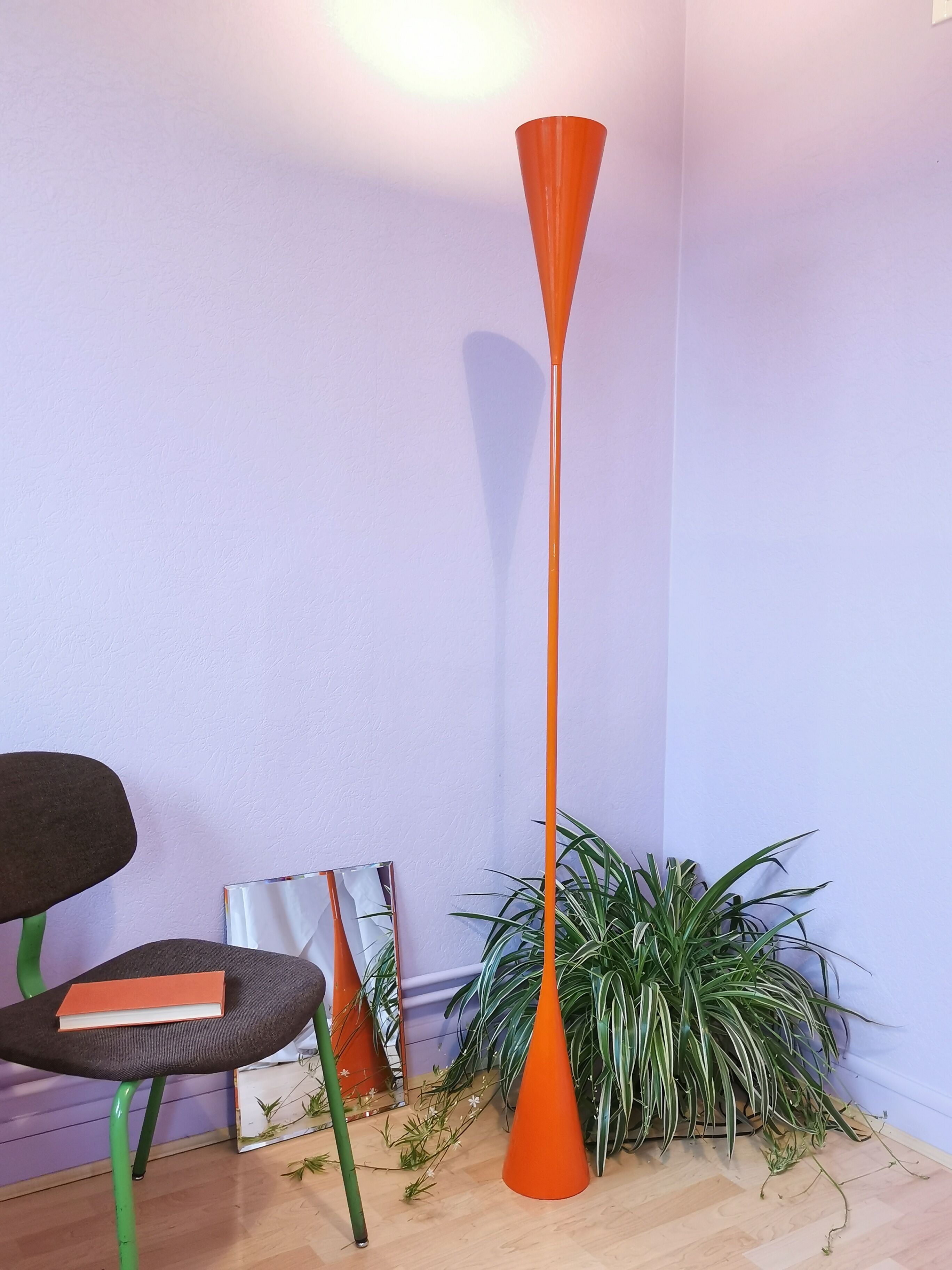 Lampadaire orange sablier postmoderne 1980