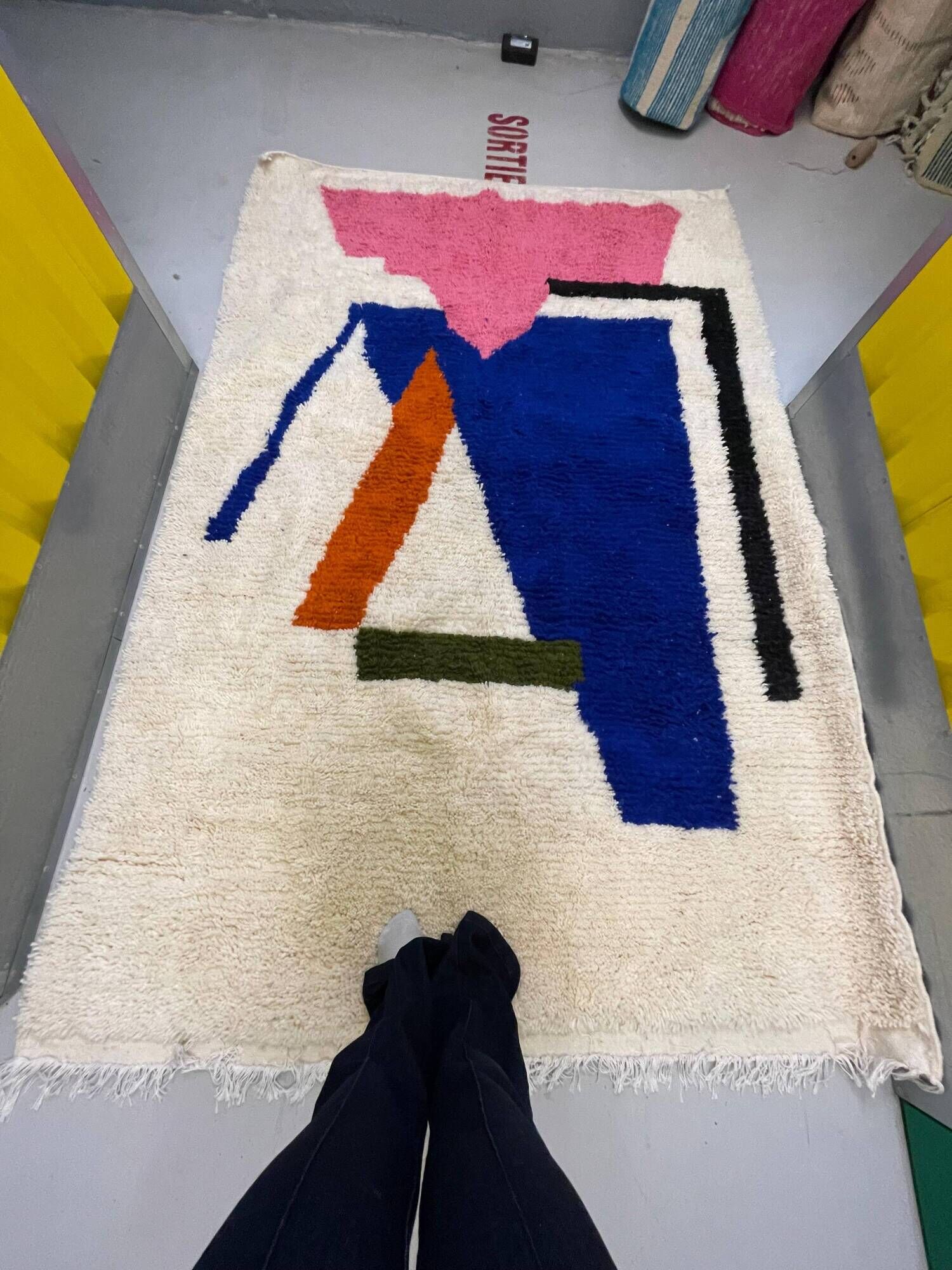 Handmade Berber rug from Morocco – Artisan piece – 164 × 253 cm