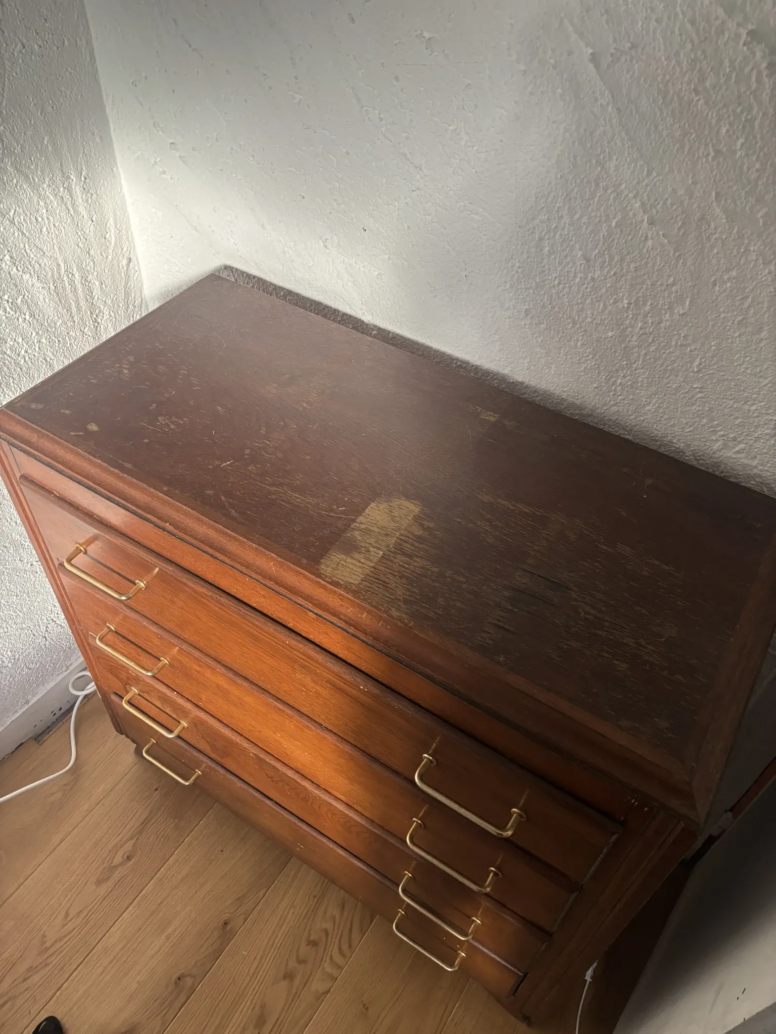 Wooden chest of drawers