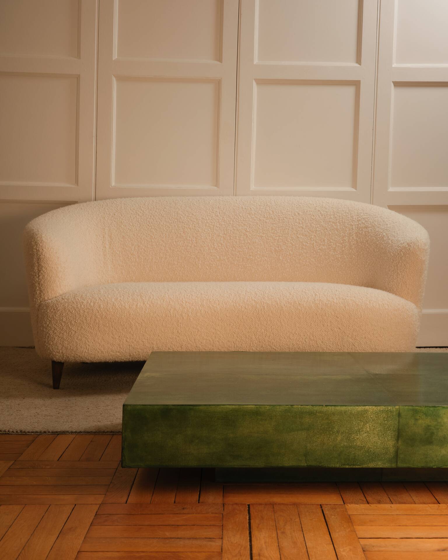 Curved sofa in the style of Maison & Jardin, 1940