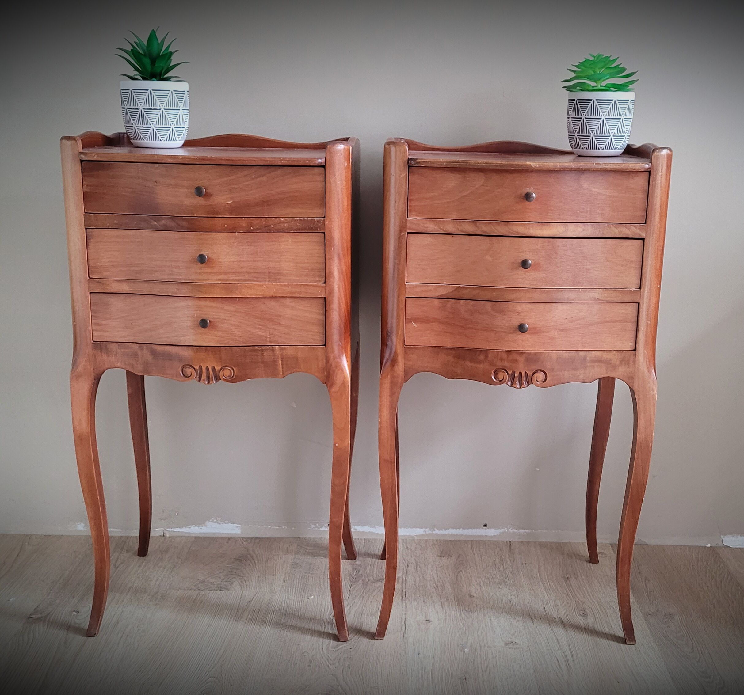 Regency bedside table with drawers