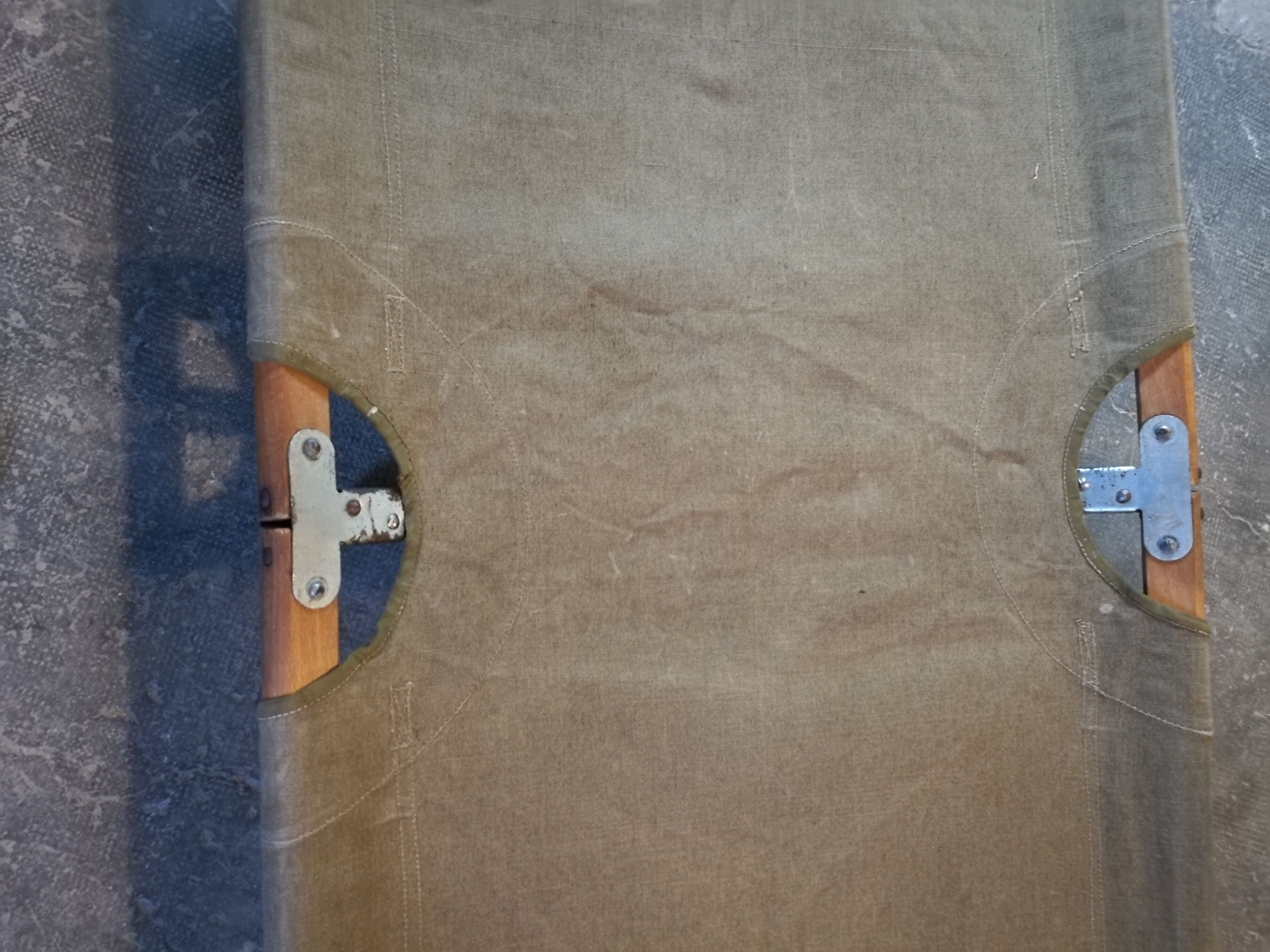 Military bed, khaki peckbed bed