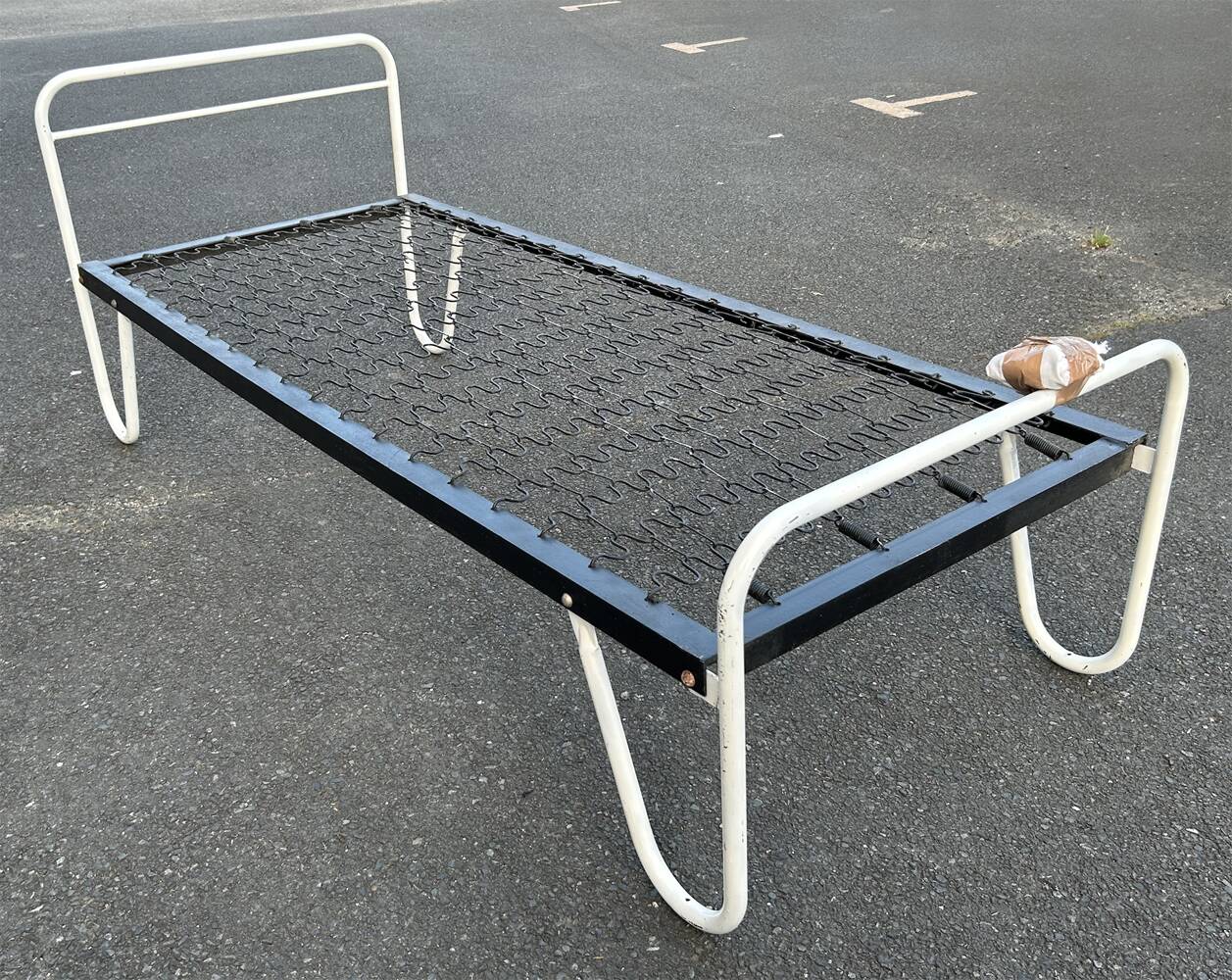 Lit internat, style Hitier, métal tubulaire, vintage, années 50