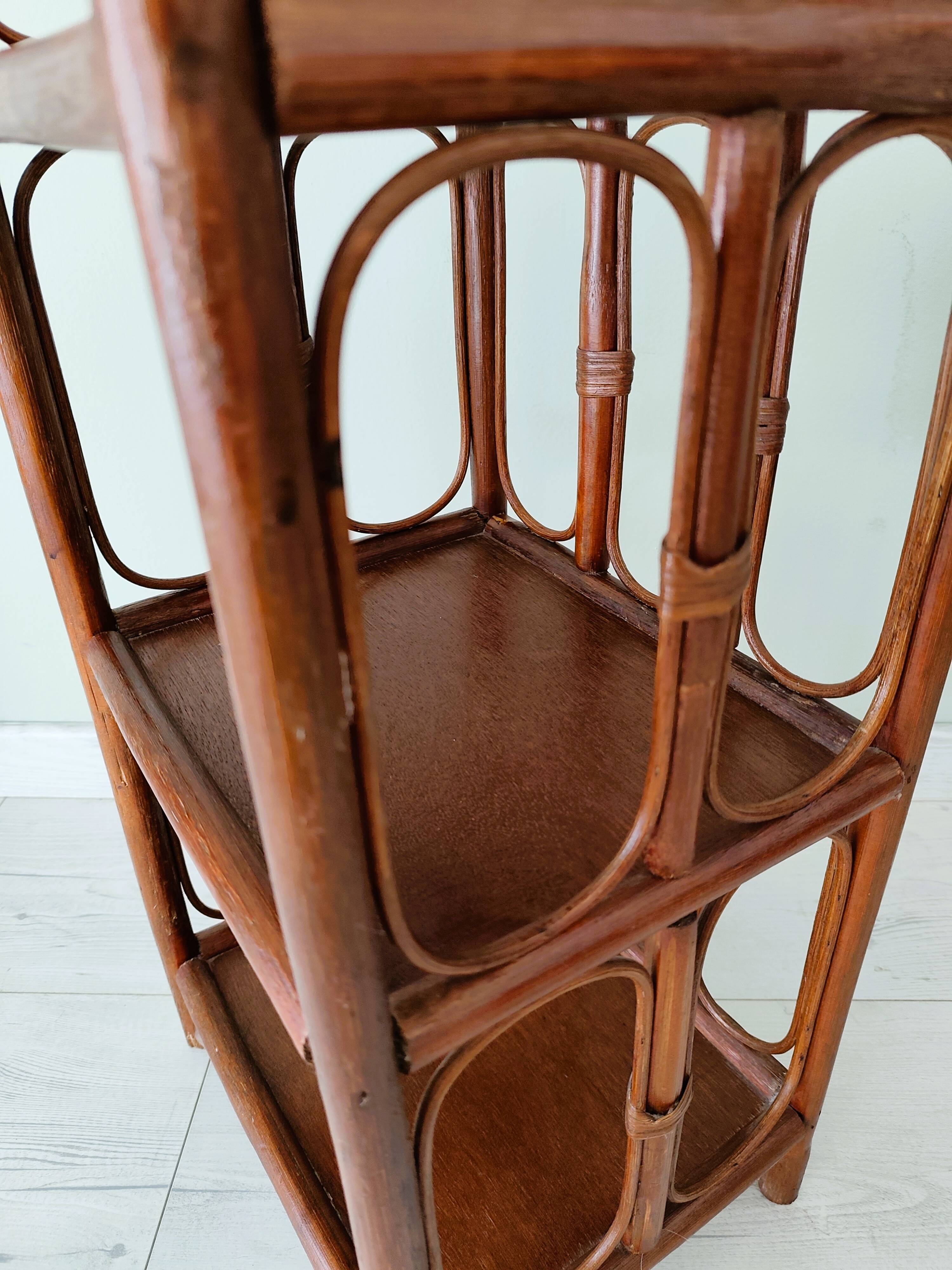 Petite table d'appoint ancienne en bambou et bois