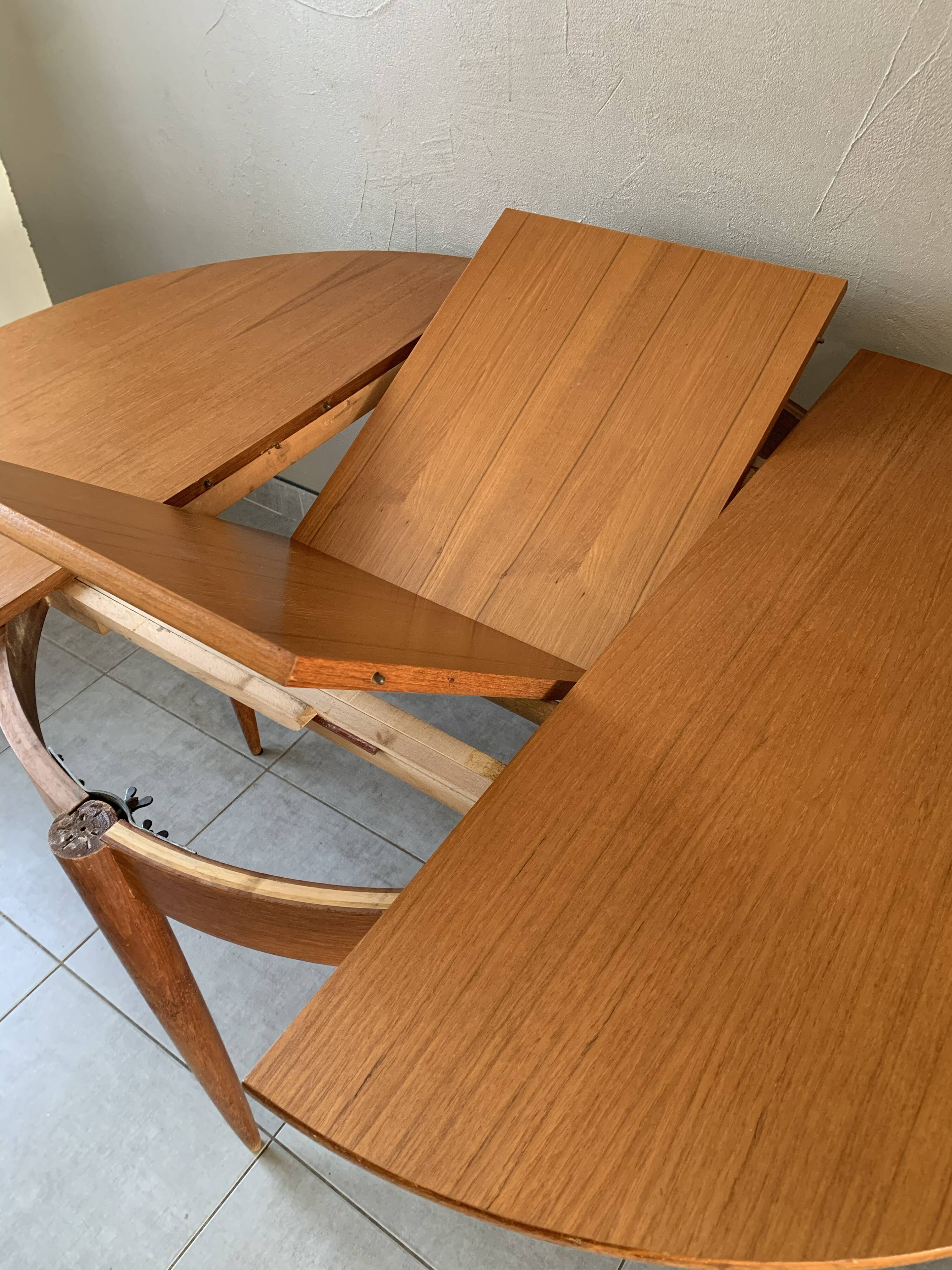Vintage scandinavian table from the 60s extendable with butterfly extension