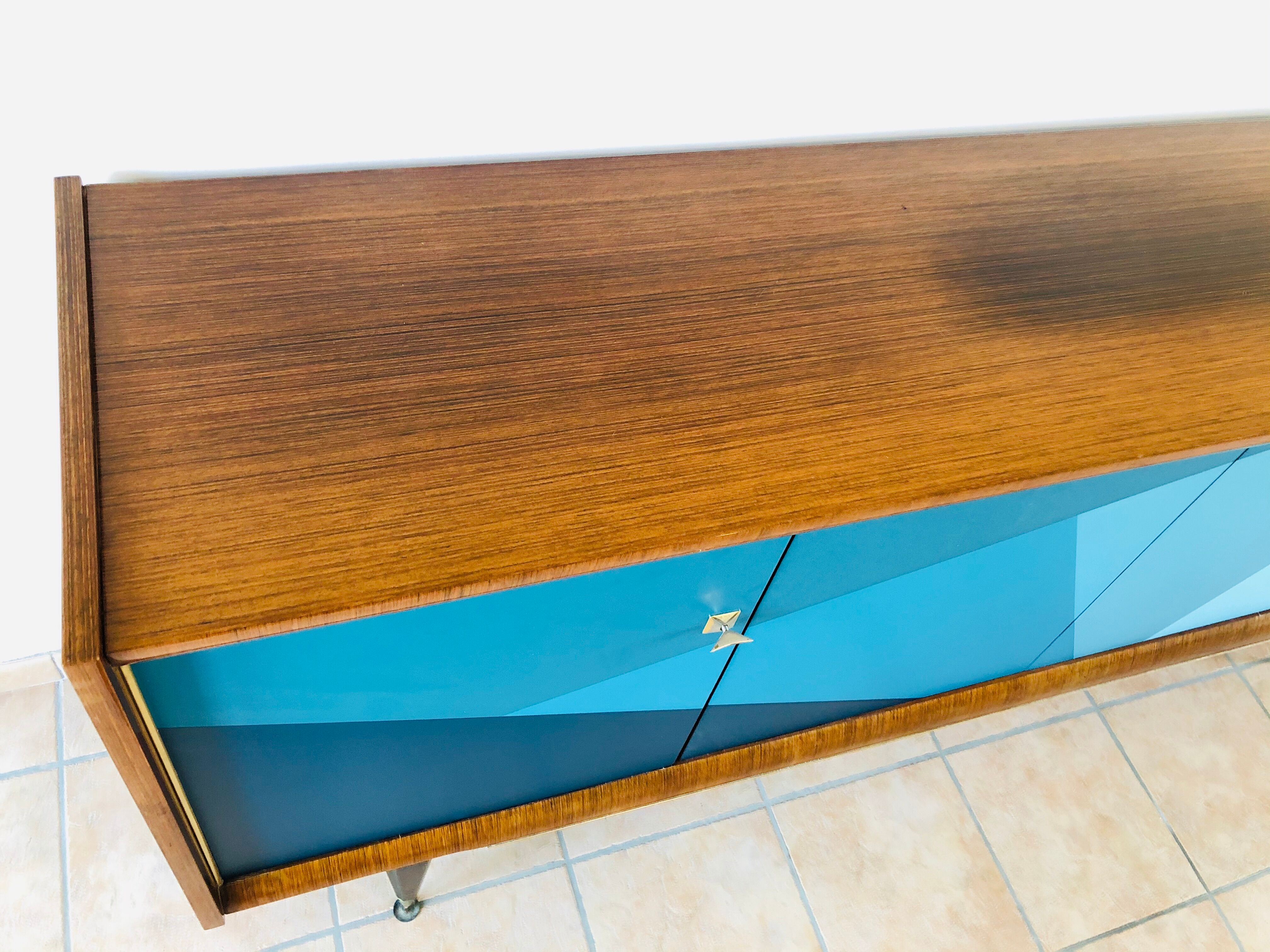 Graphic line in macassar 1960