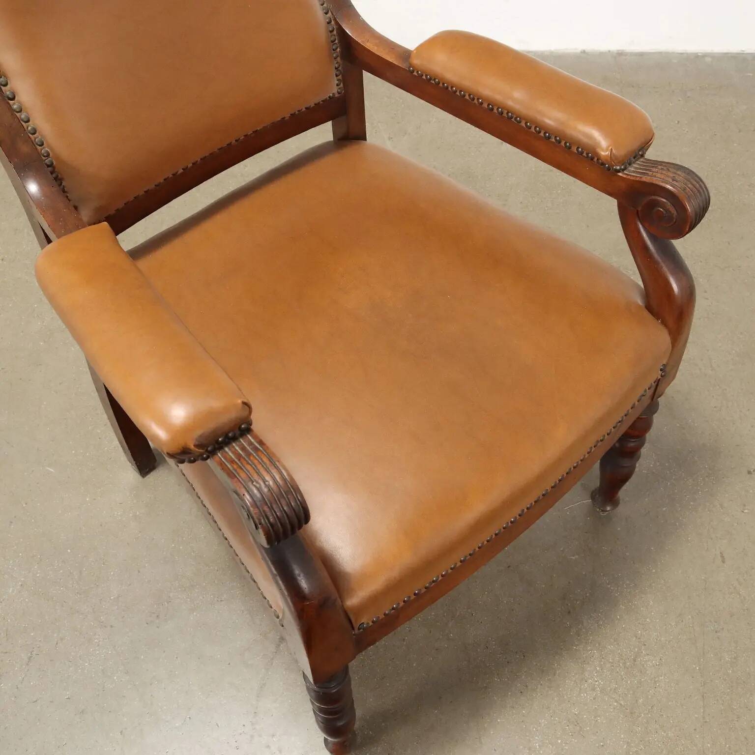 Antique Louis-Philippe armchair in walnut, Italy, 19th century