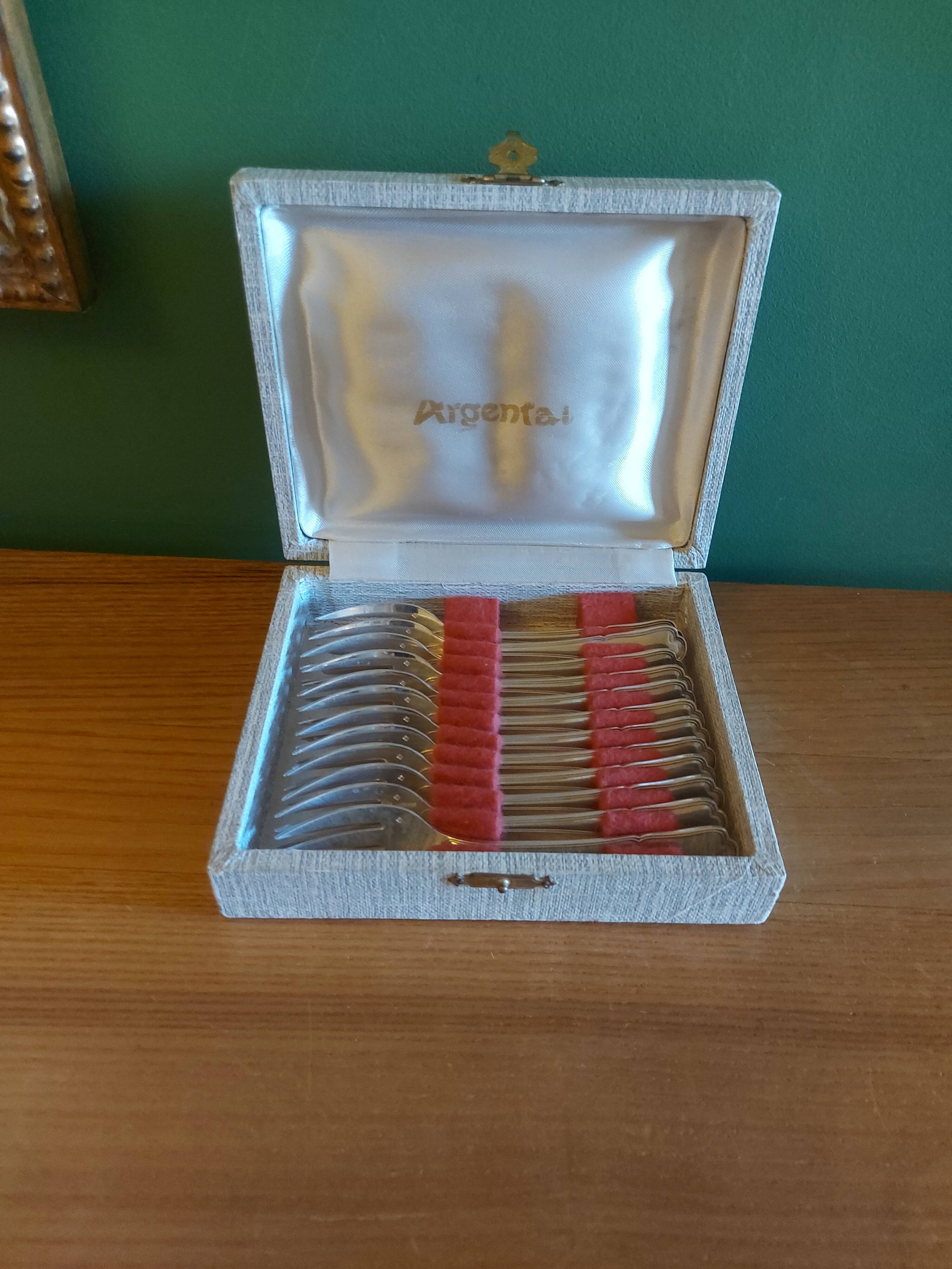 Box of 12 dessert forks in silver metal