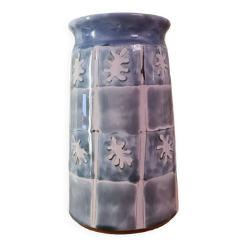 Vase original signé en terre cuite vernissée bleu violet motifs roses