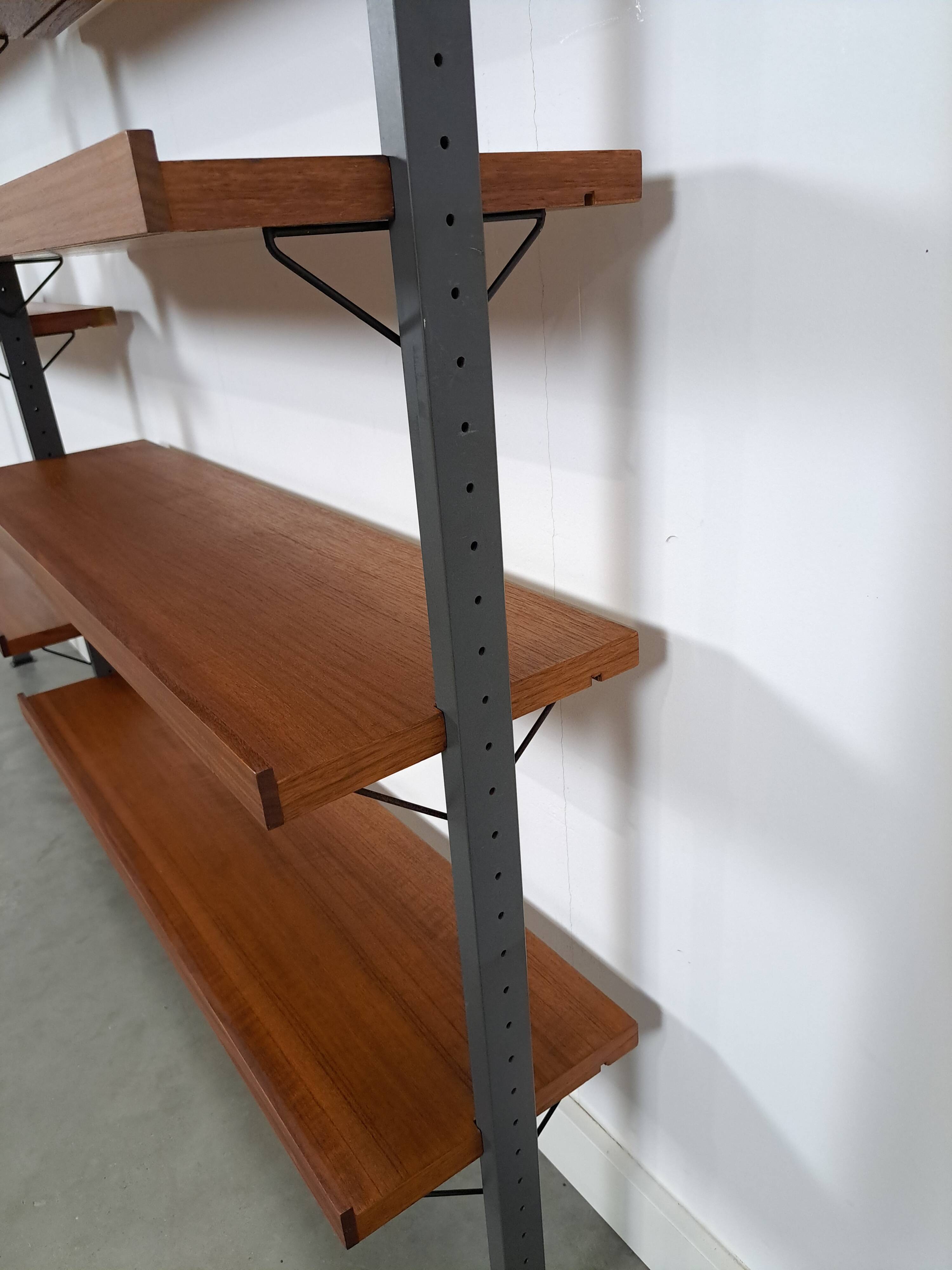 Mid Century Olof Pira Zweden teak modulair LP wandsysteem