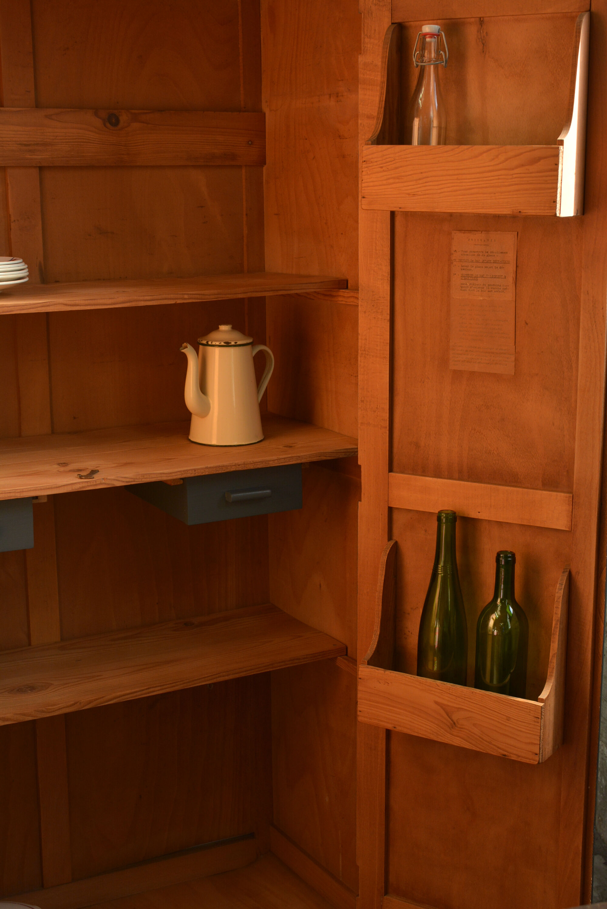 Armoire parisienne garde-manger