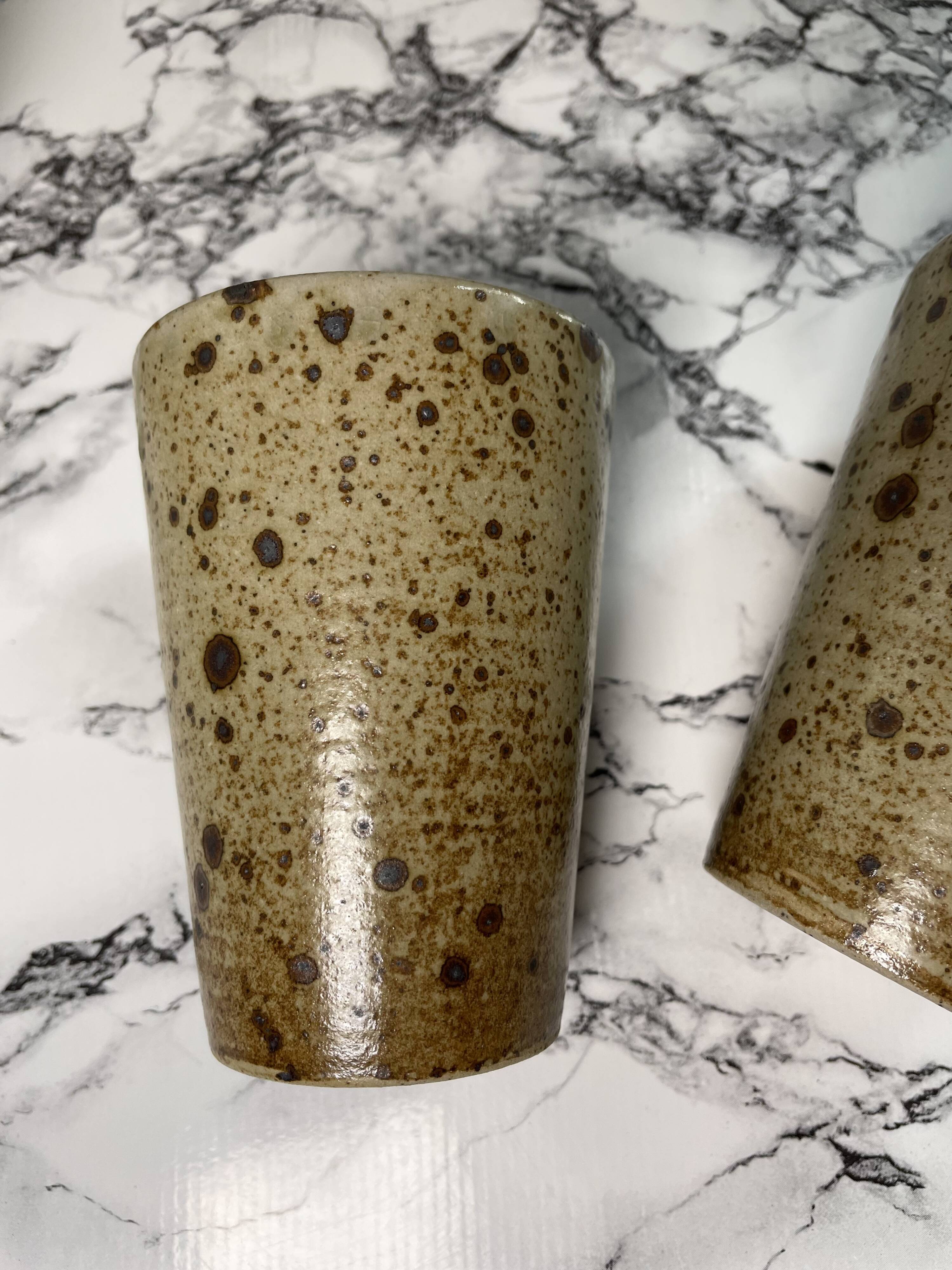 Beige pyrite stoneware mugs