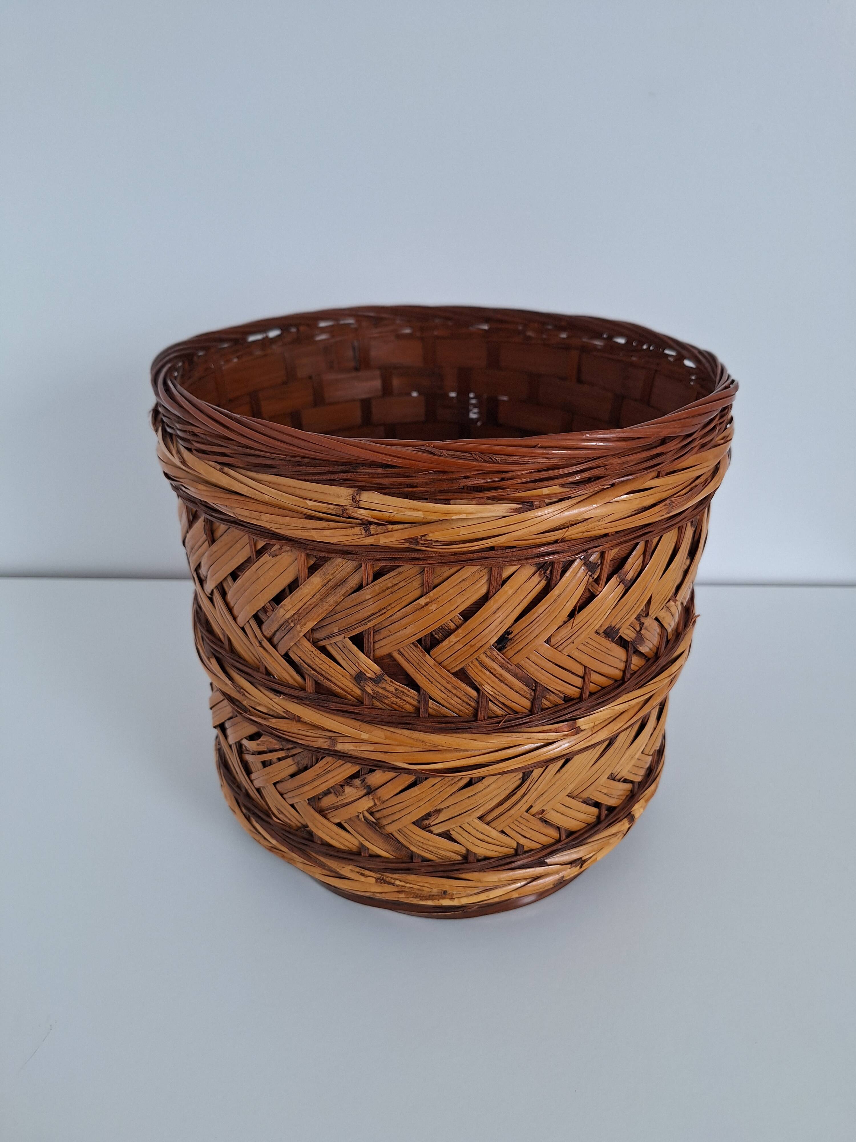 Wicker plant pot