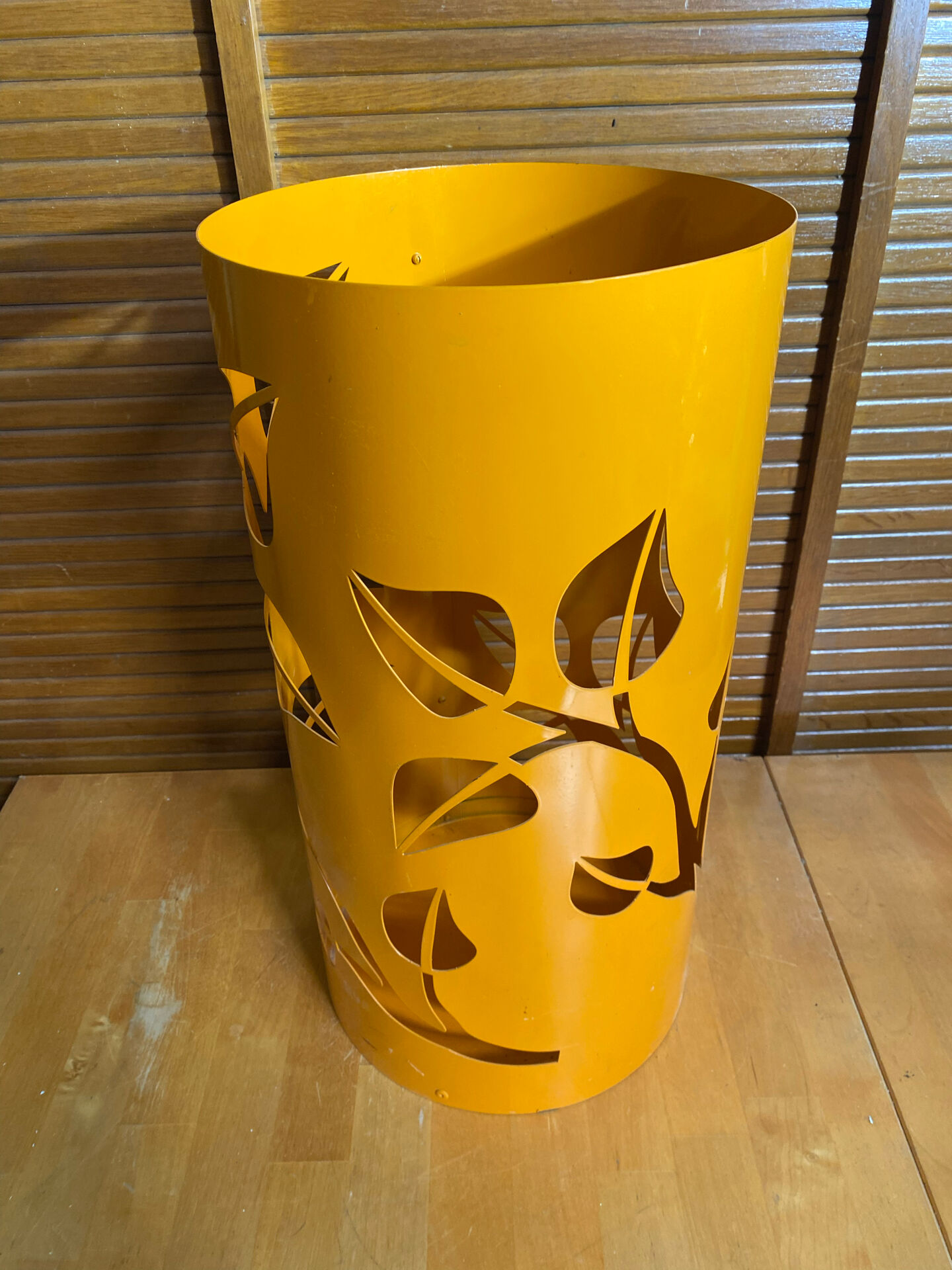 Orange Metal Cylindrical Design Umbrella Stand with Cut-Out Leaf Decoration #E2