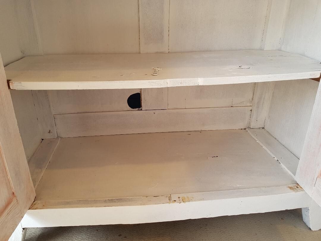 Former parisian buffet white