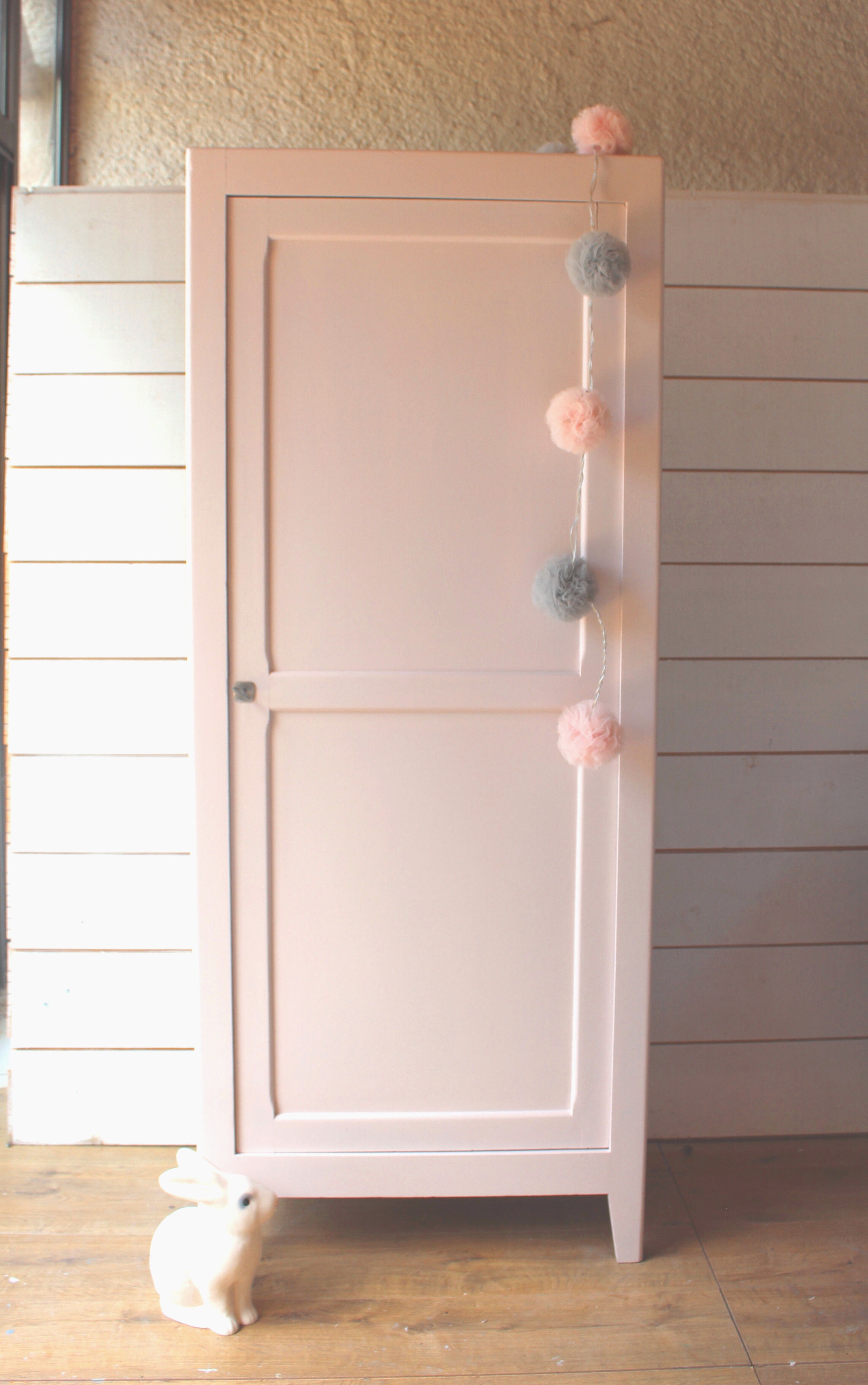 Armoire années 50 rose poudré