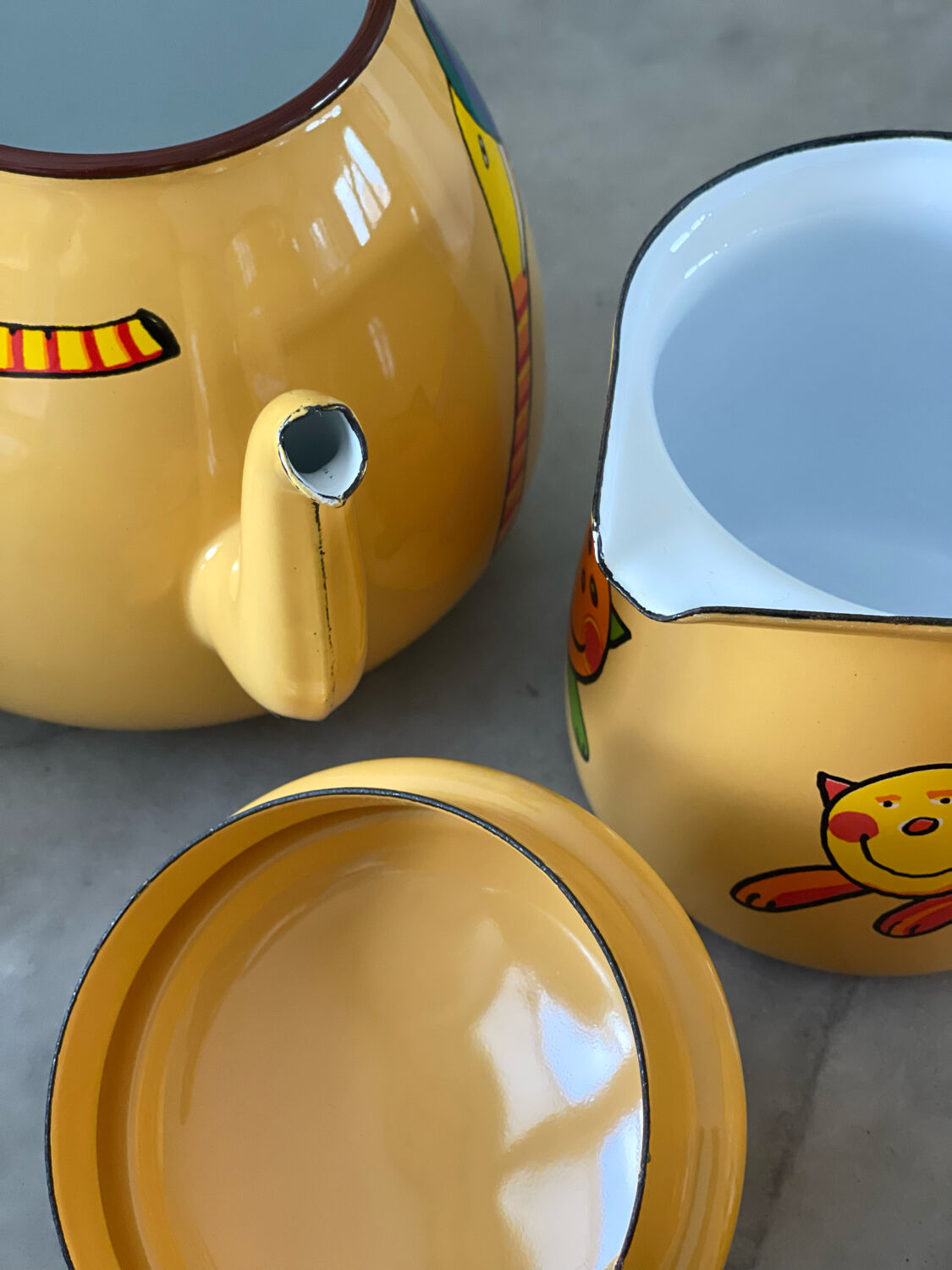 Enamelled sheet metal tea set