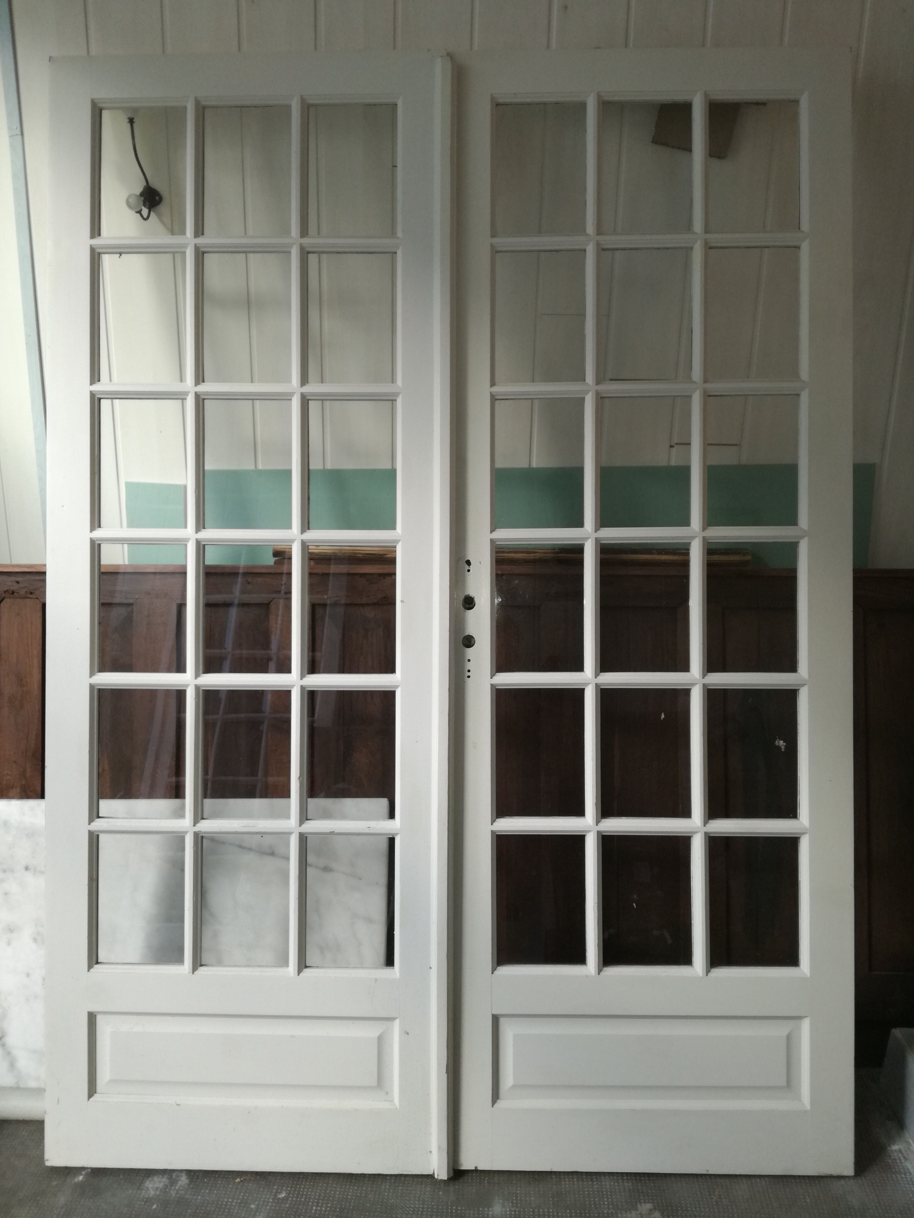 Double portes anciennes vitrées