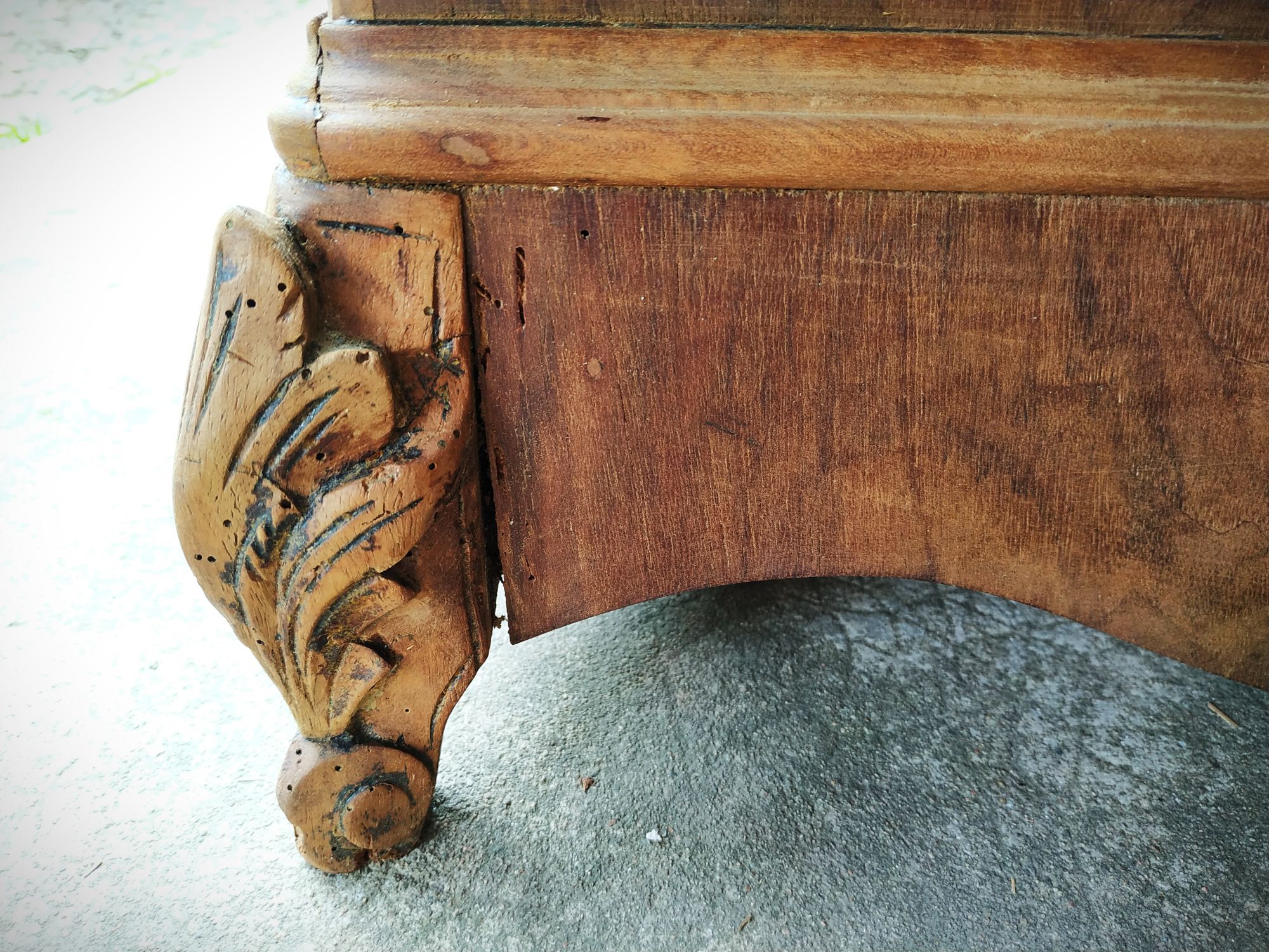 Old toilet table bahut